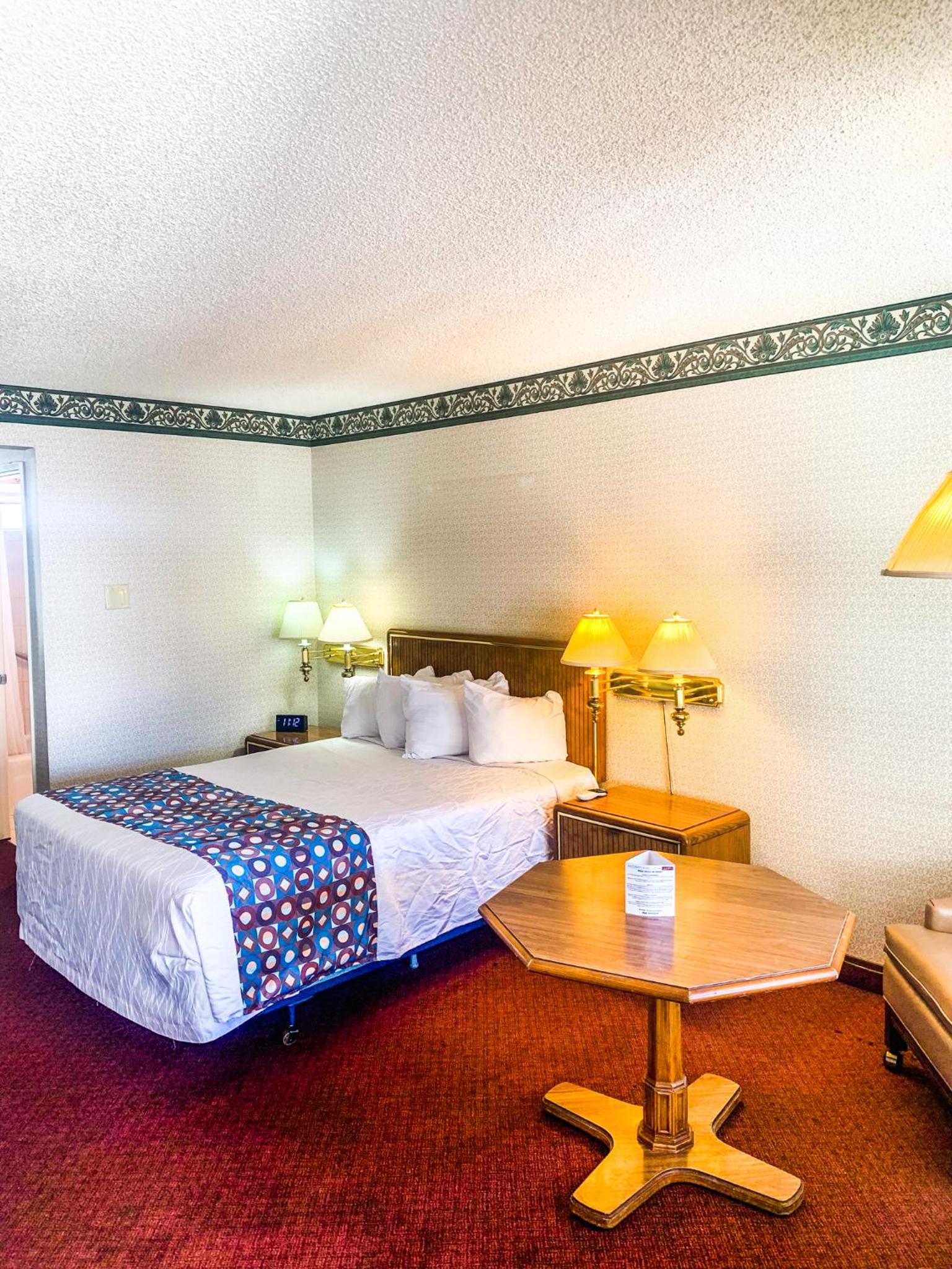 Standard Queen Room - Non-Smoking - Photo 2