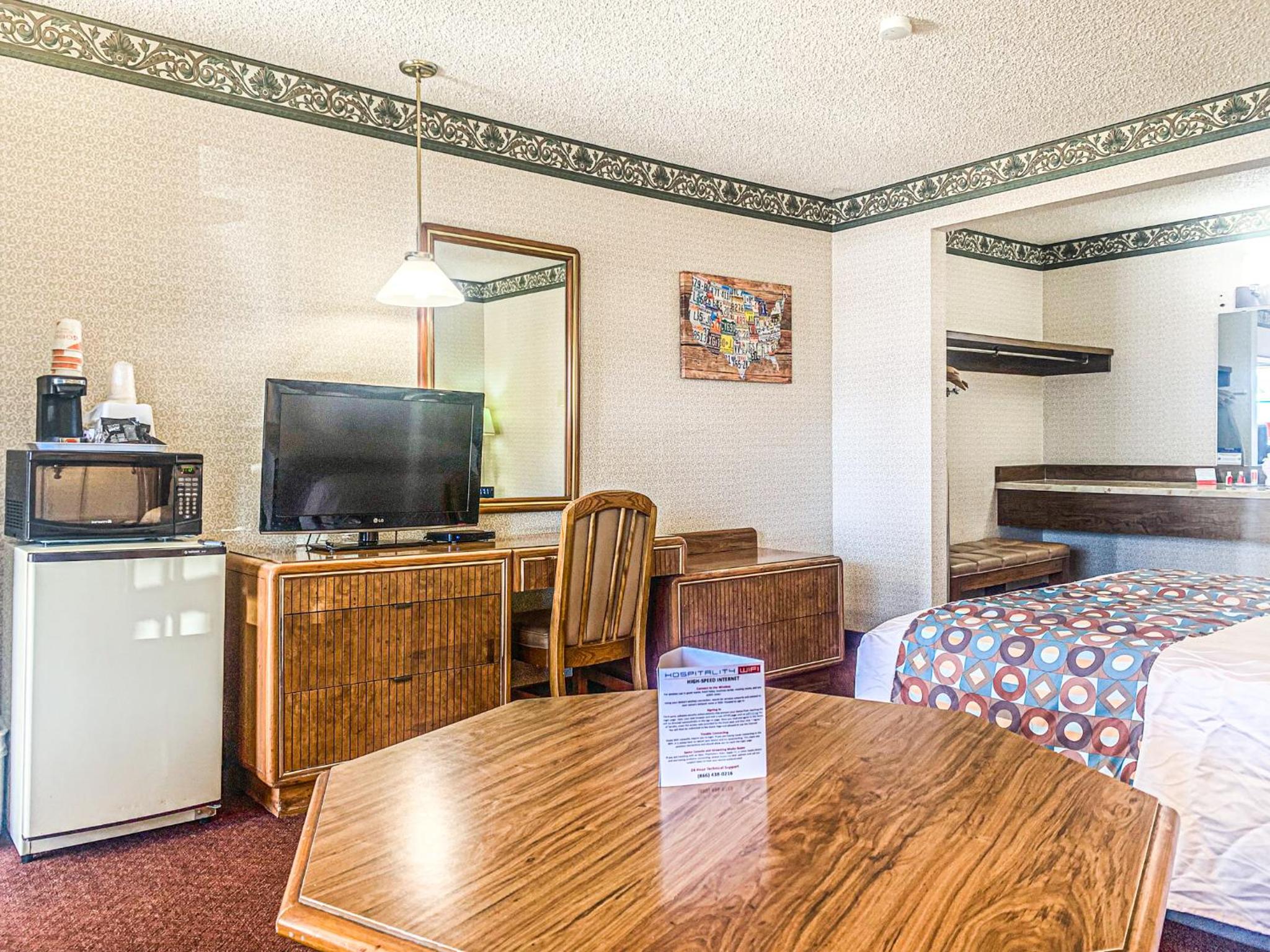 Standard Queen Room - Non-Smoking - Photo 3