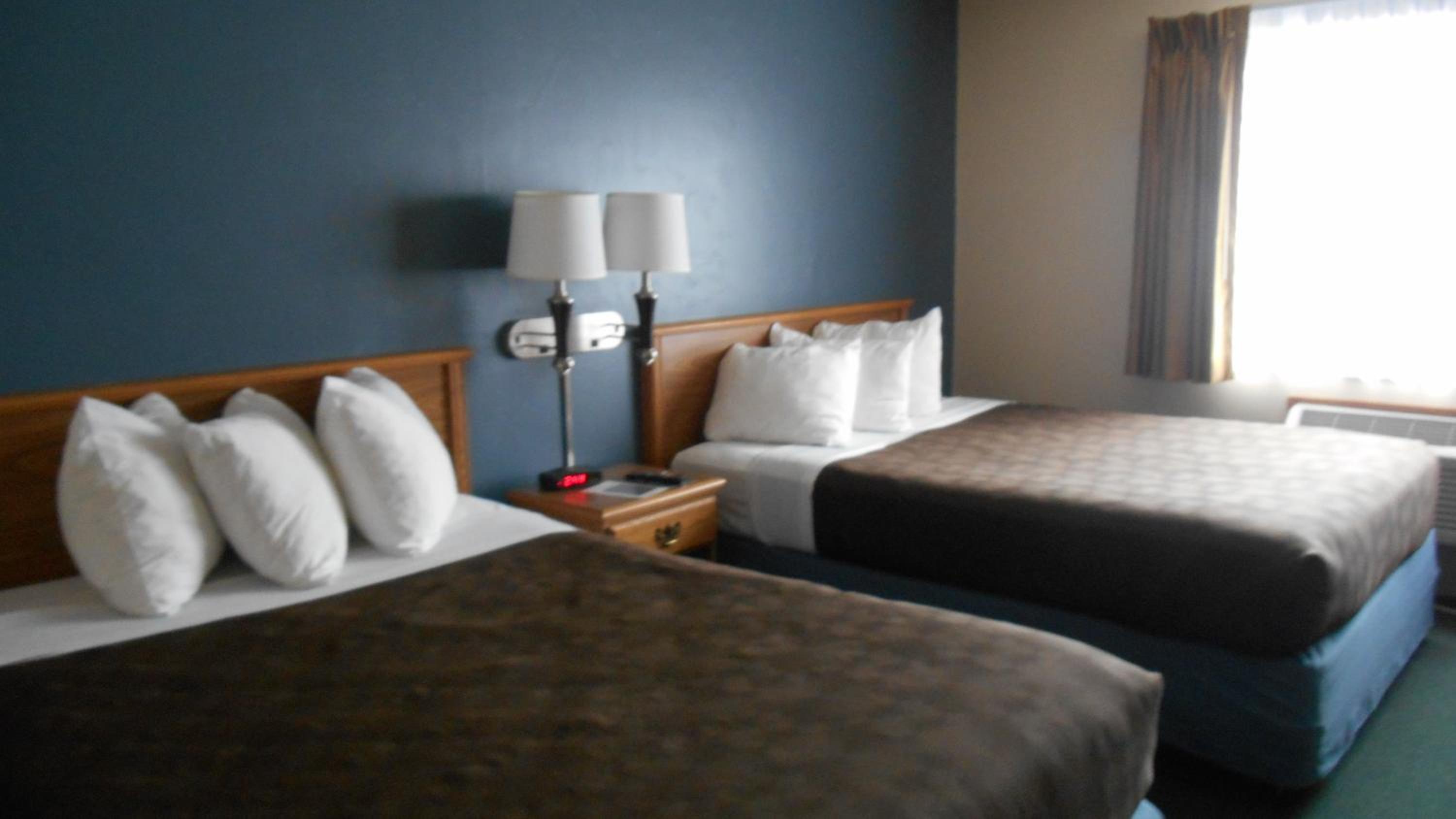 Queen Room with Two Queen Beds - Non-Smoking photo 1