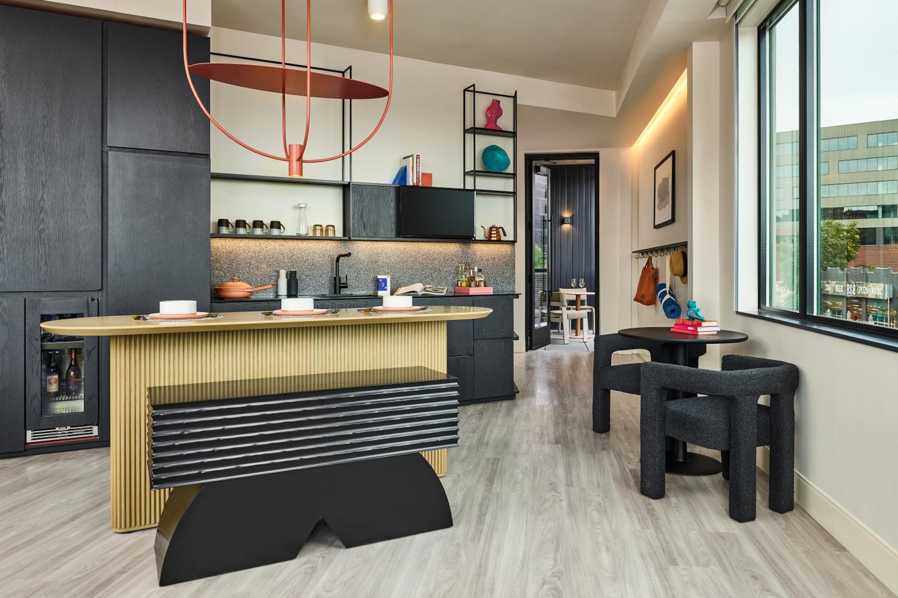 Corner Suite - Photo 2