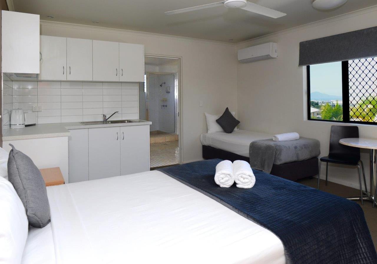 Twin Room - Photo 3