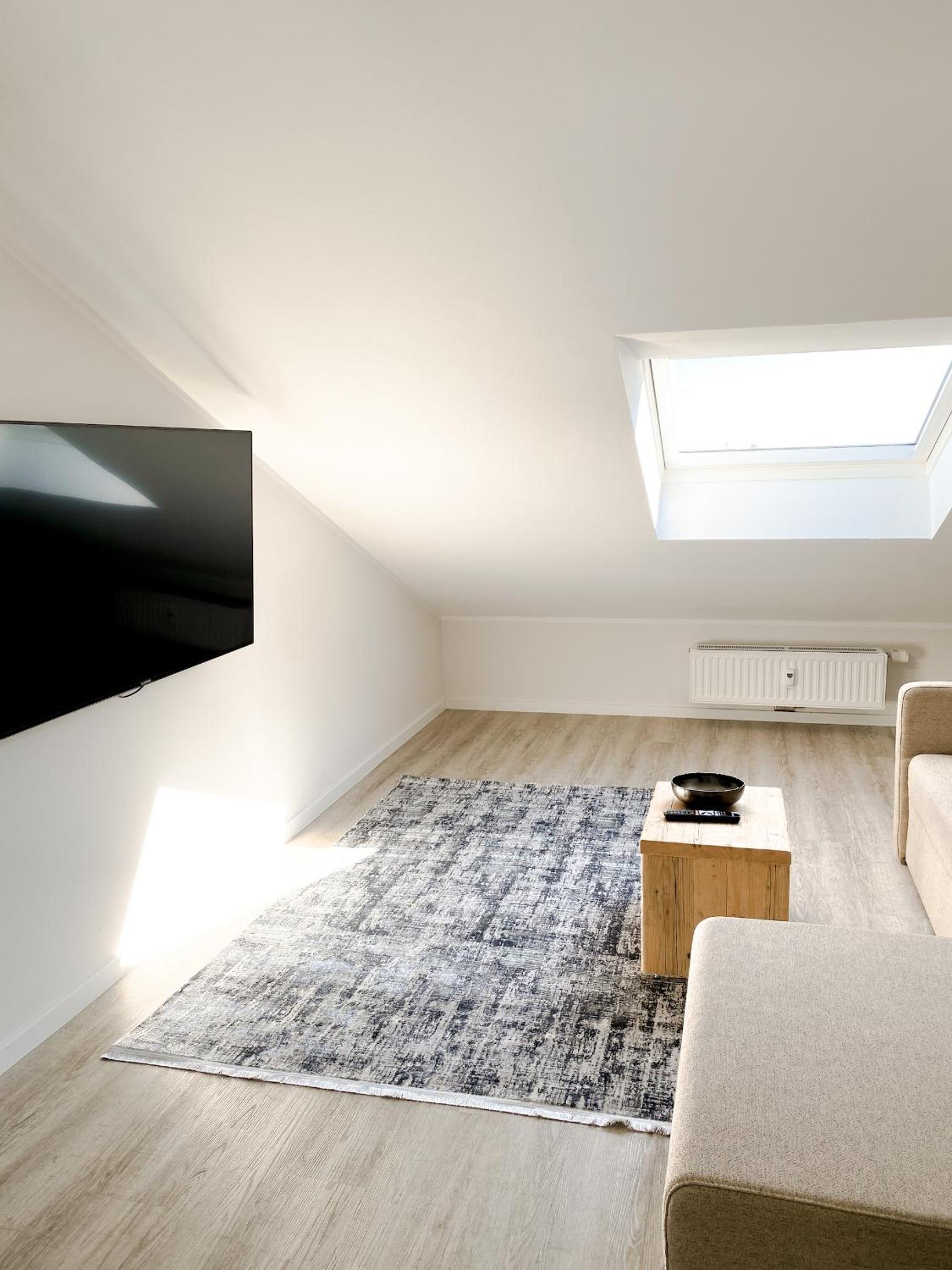 Apartment with Mountain View