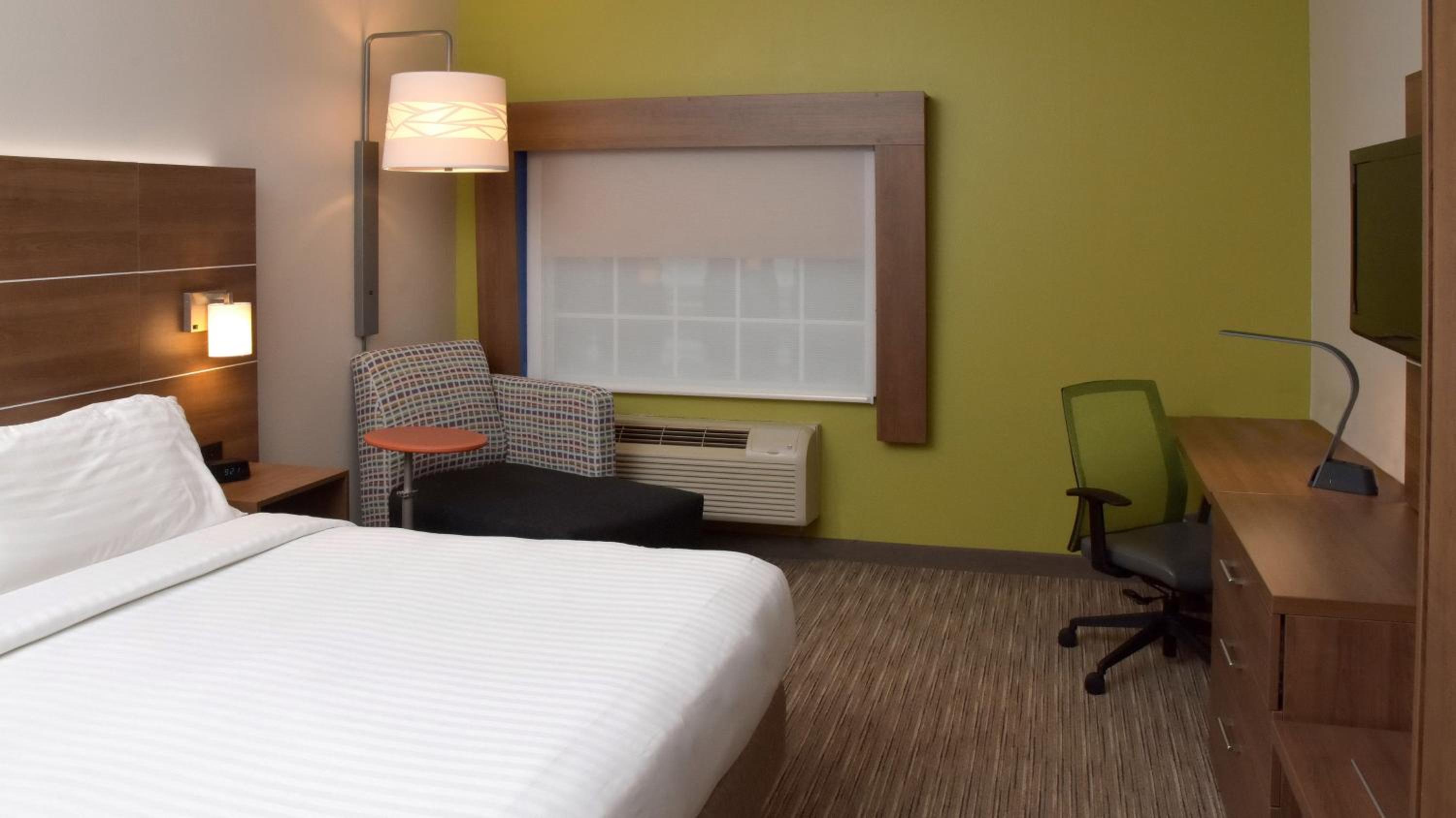 Standard King Room - Photo 3