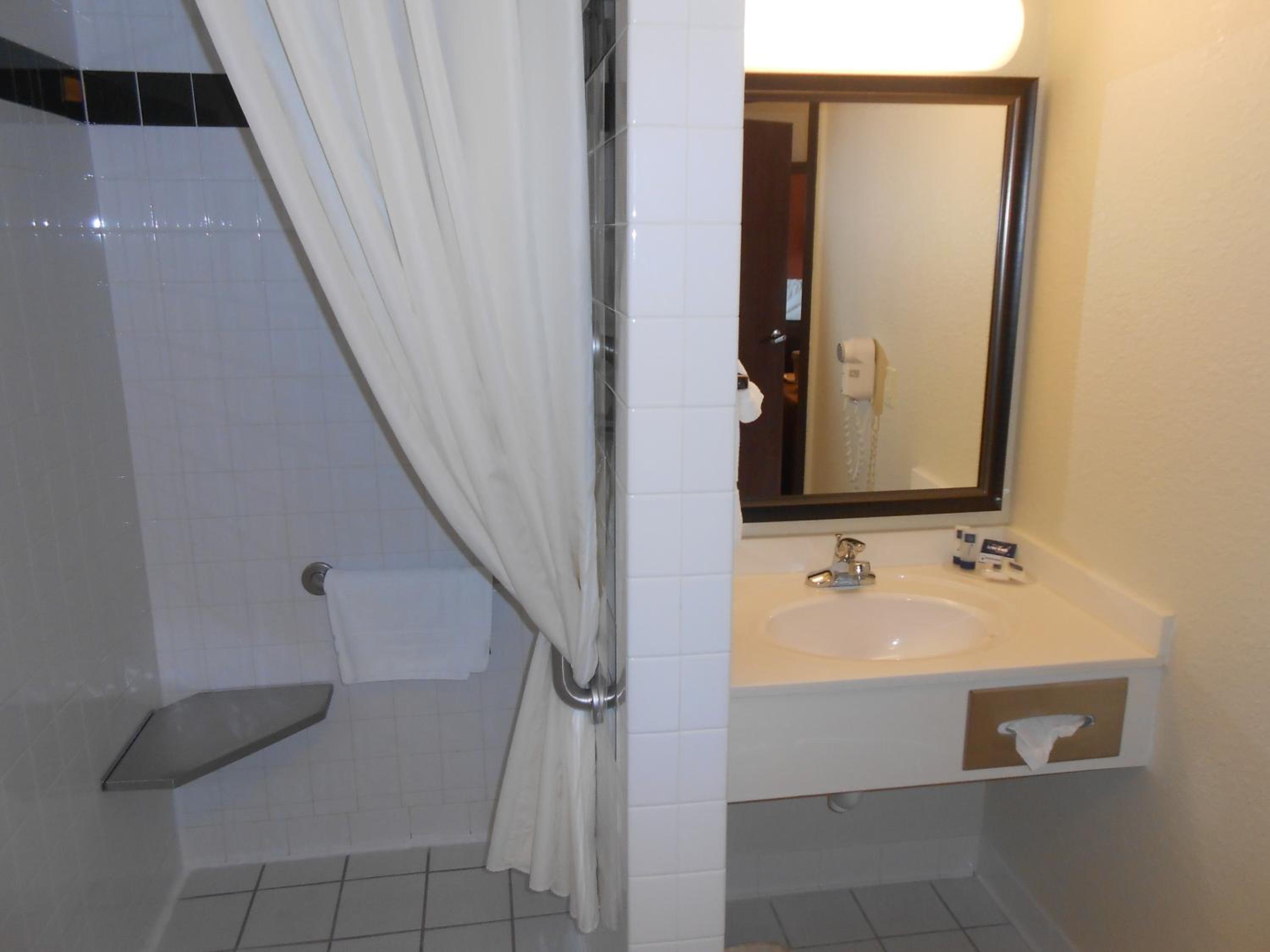 Deluxe Double Room - Mobility Access/Non-Smoking photo 3