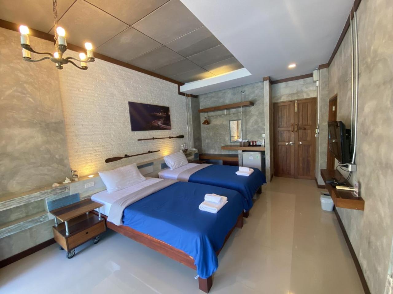 Twin Room with Pool View photo 2
