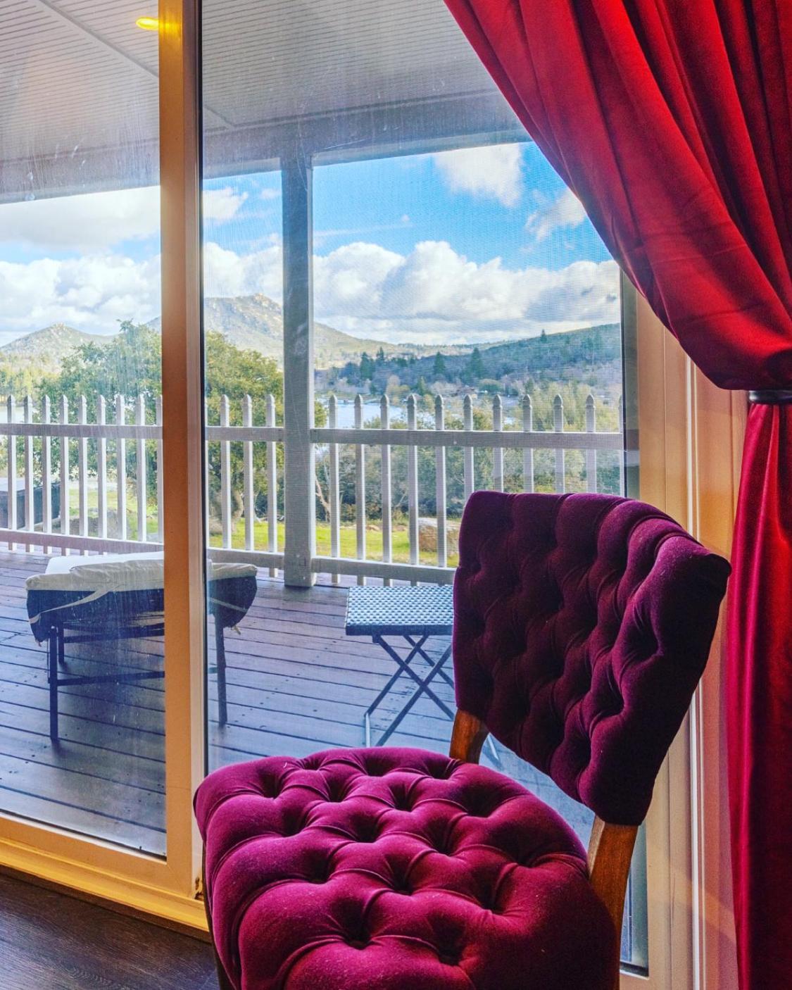 Double Room with Lake View - Photo 6