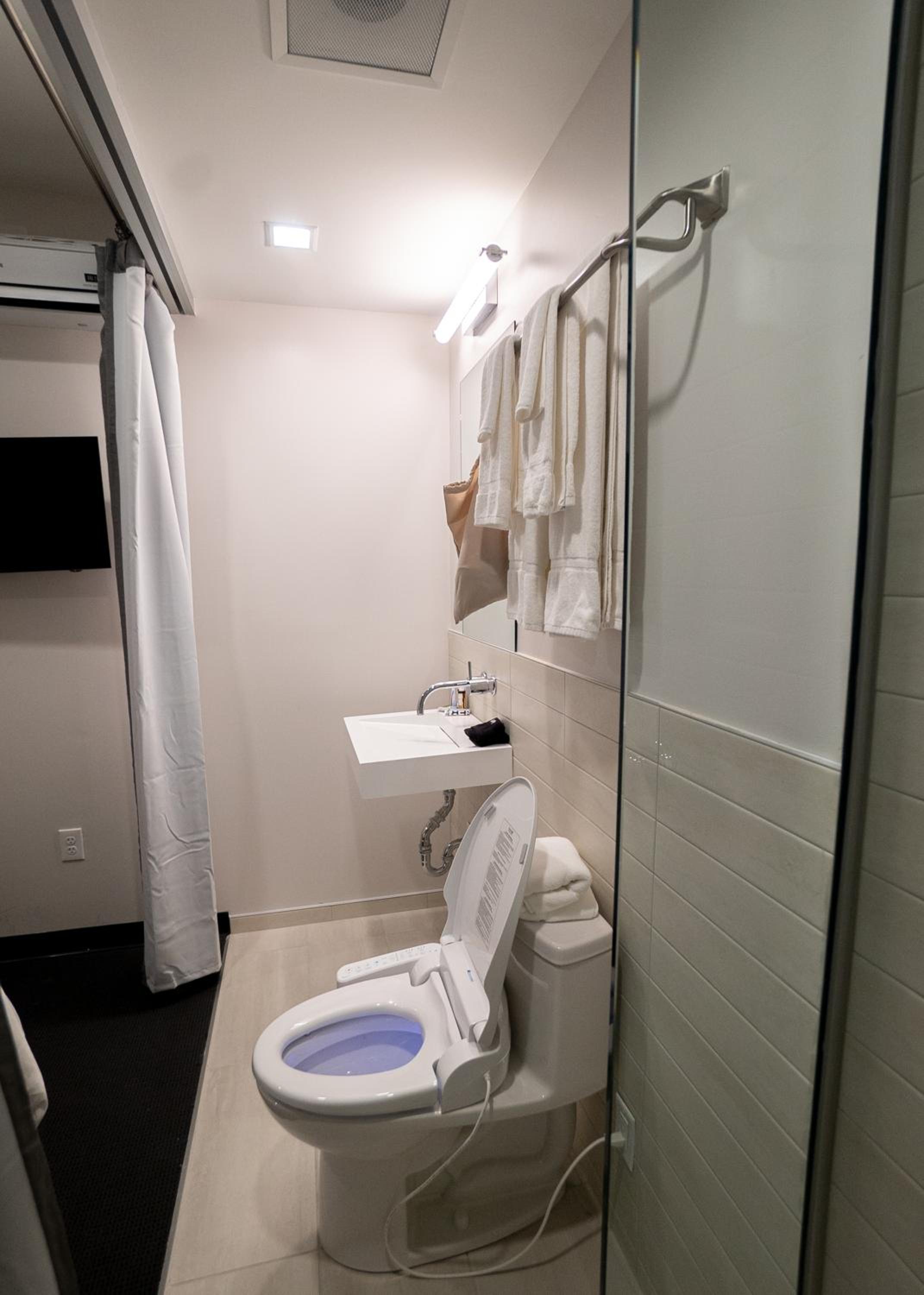 Small Double Room - Photo 6