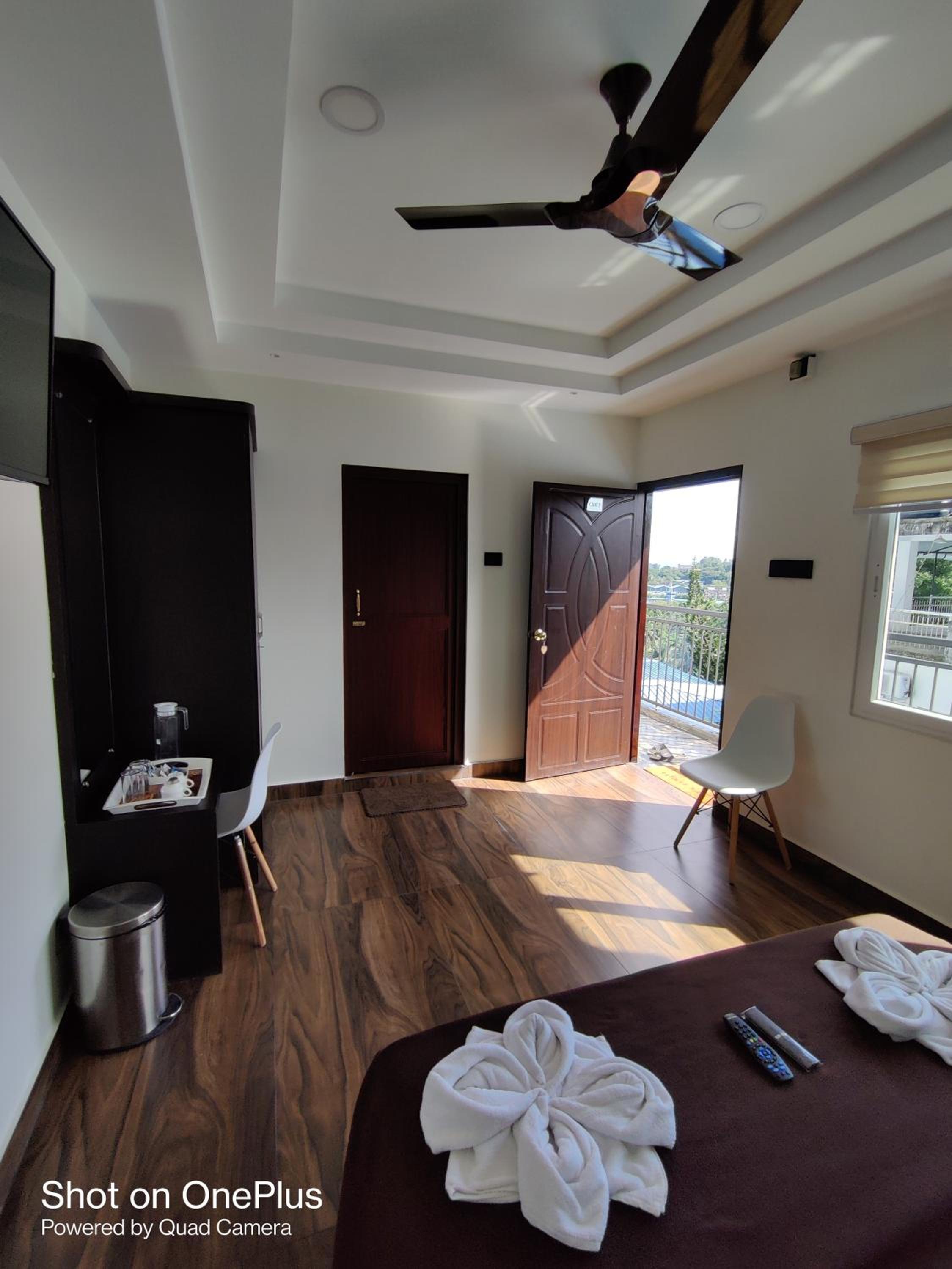 Deluxe Double Room (2 Adults + 1 Child) photo 2