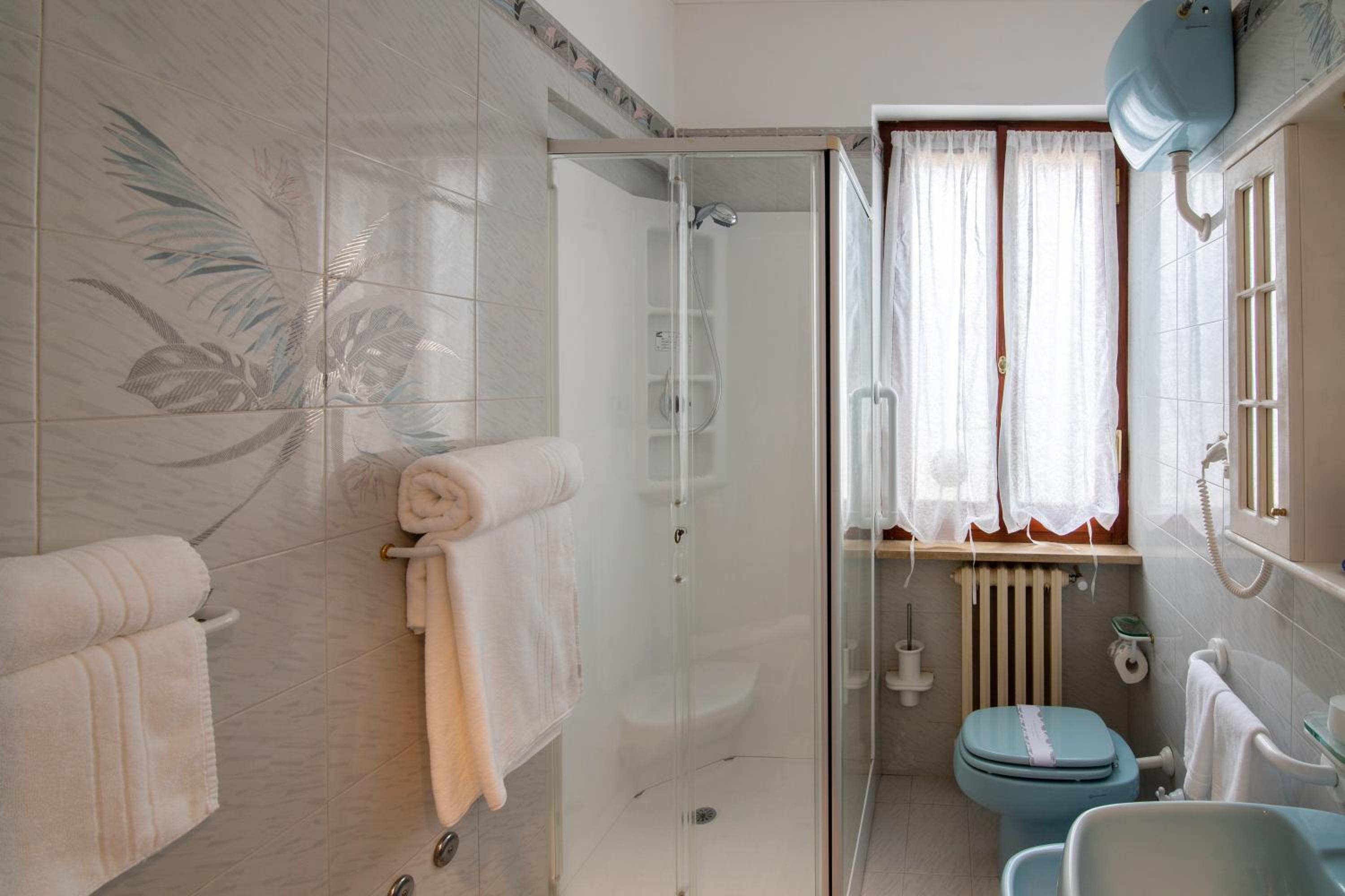 Double Room with Shared Bathroom photo 2