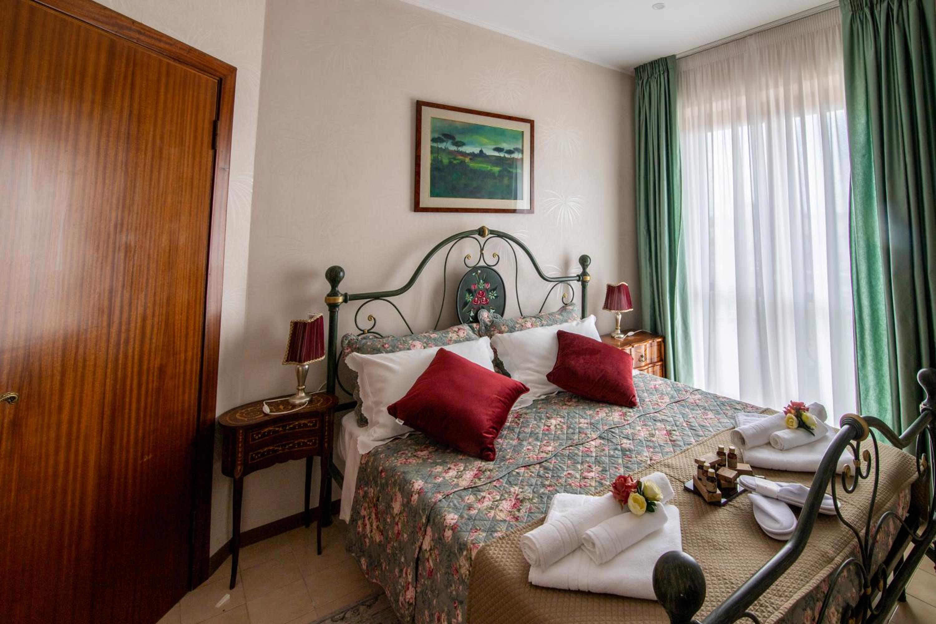 Double Room with Shared Bathroom photo 1