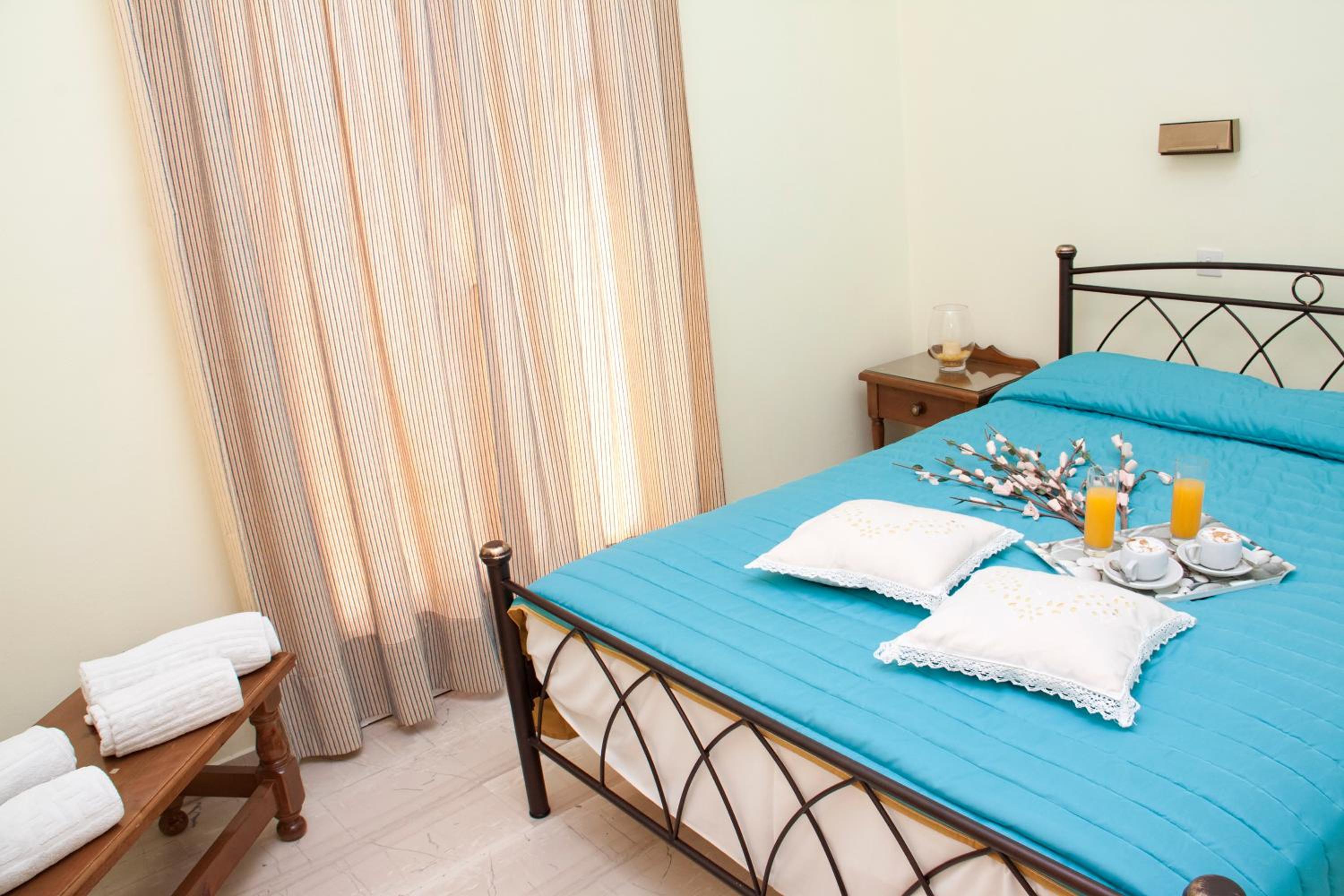 Double or Twin Room - Photo 6