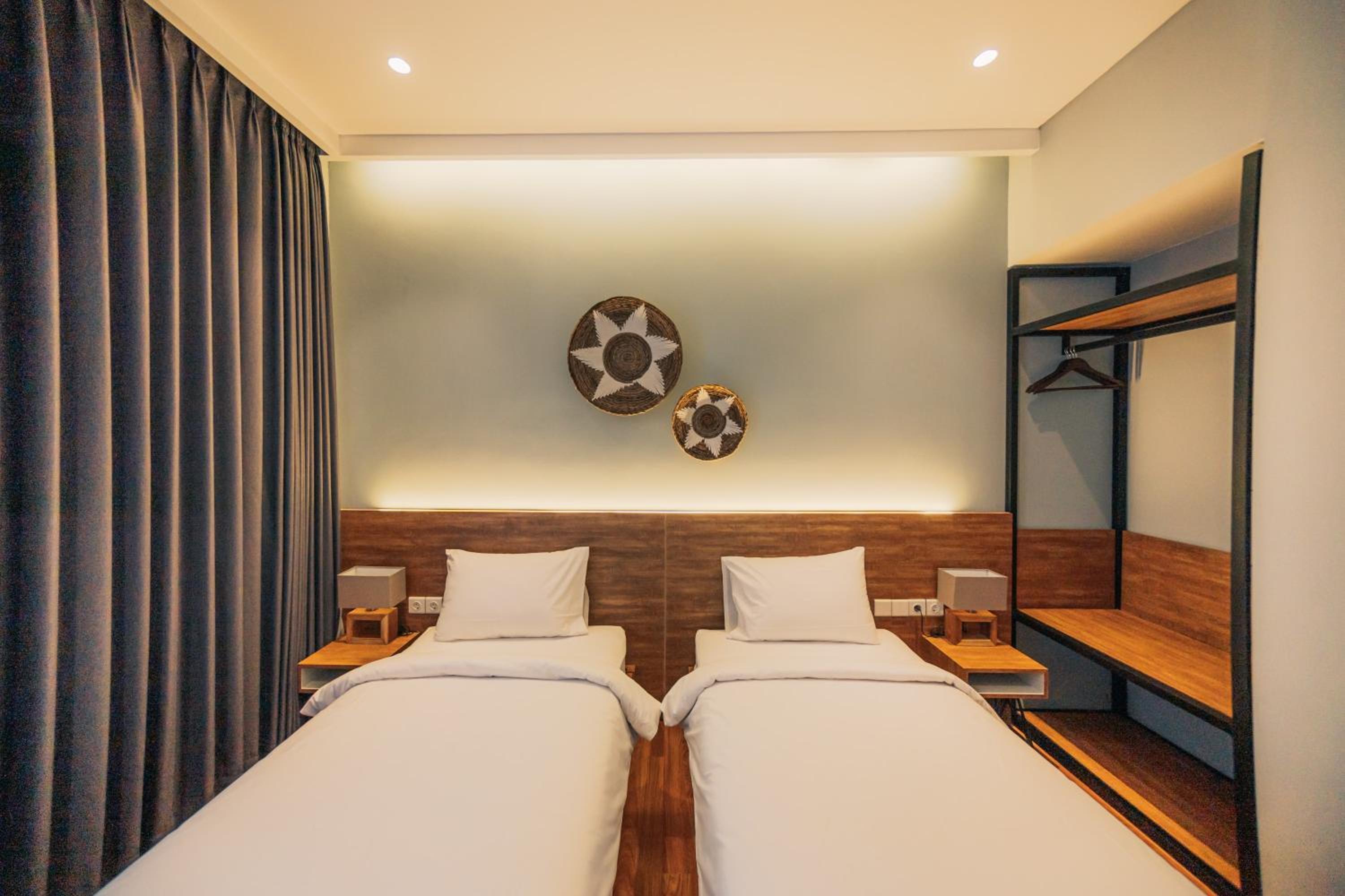 Standard Twin Room - Photo 4