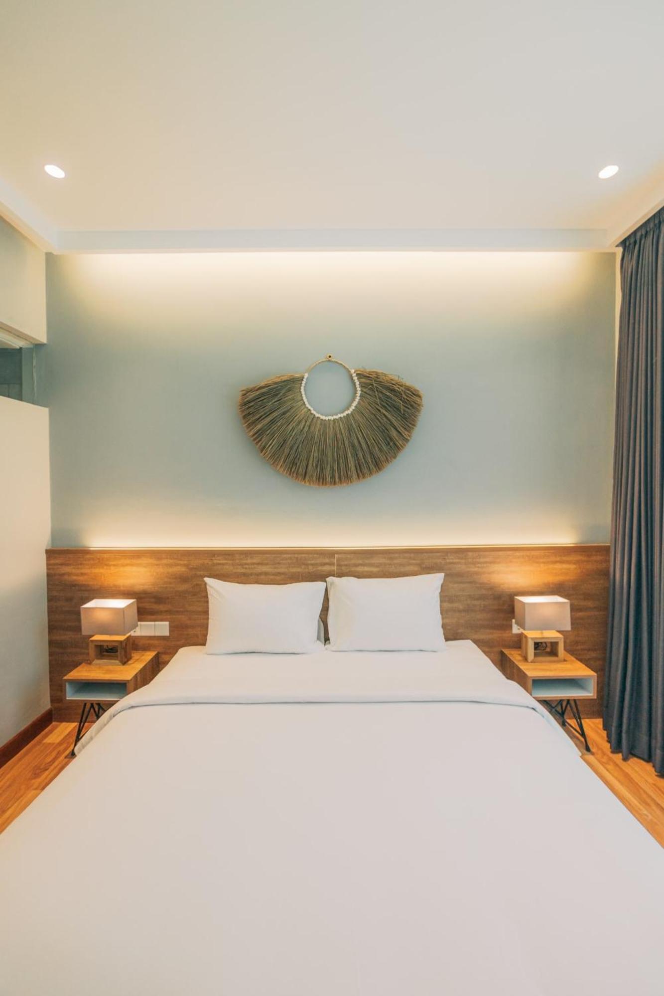 Double Room with Pool View - Photo 8