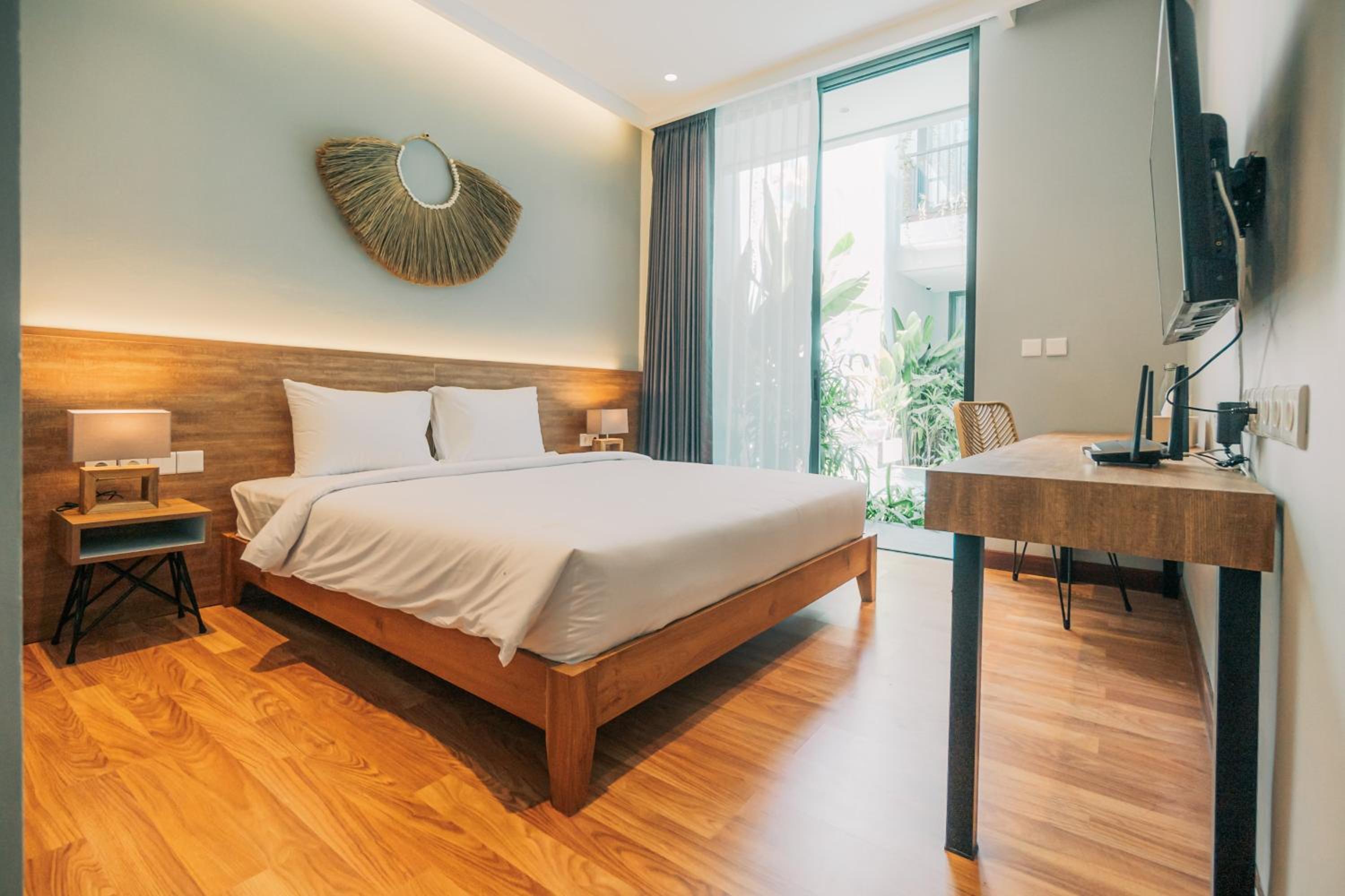 Double Room with Pool View - Photo 1