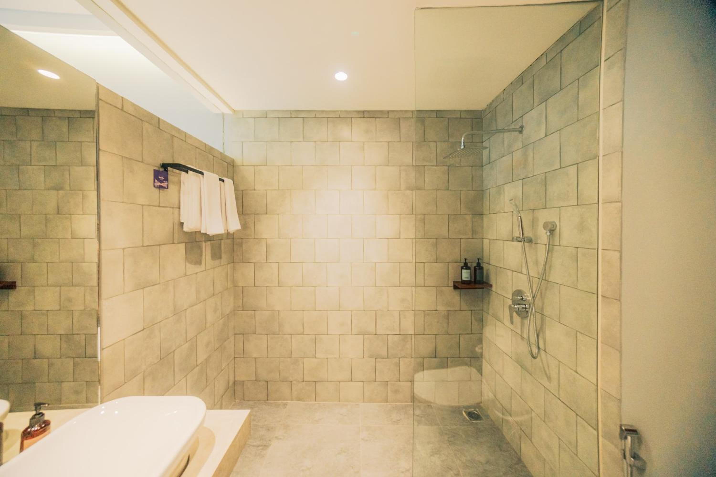 Standard Twin Room - Photo 7