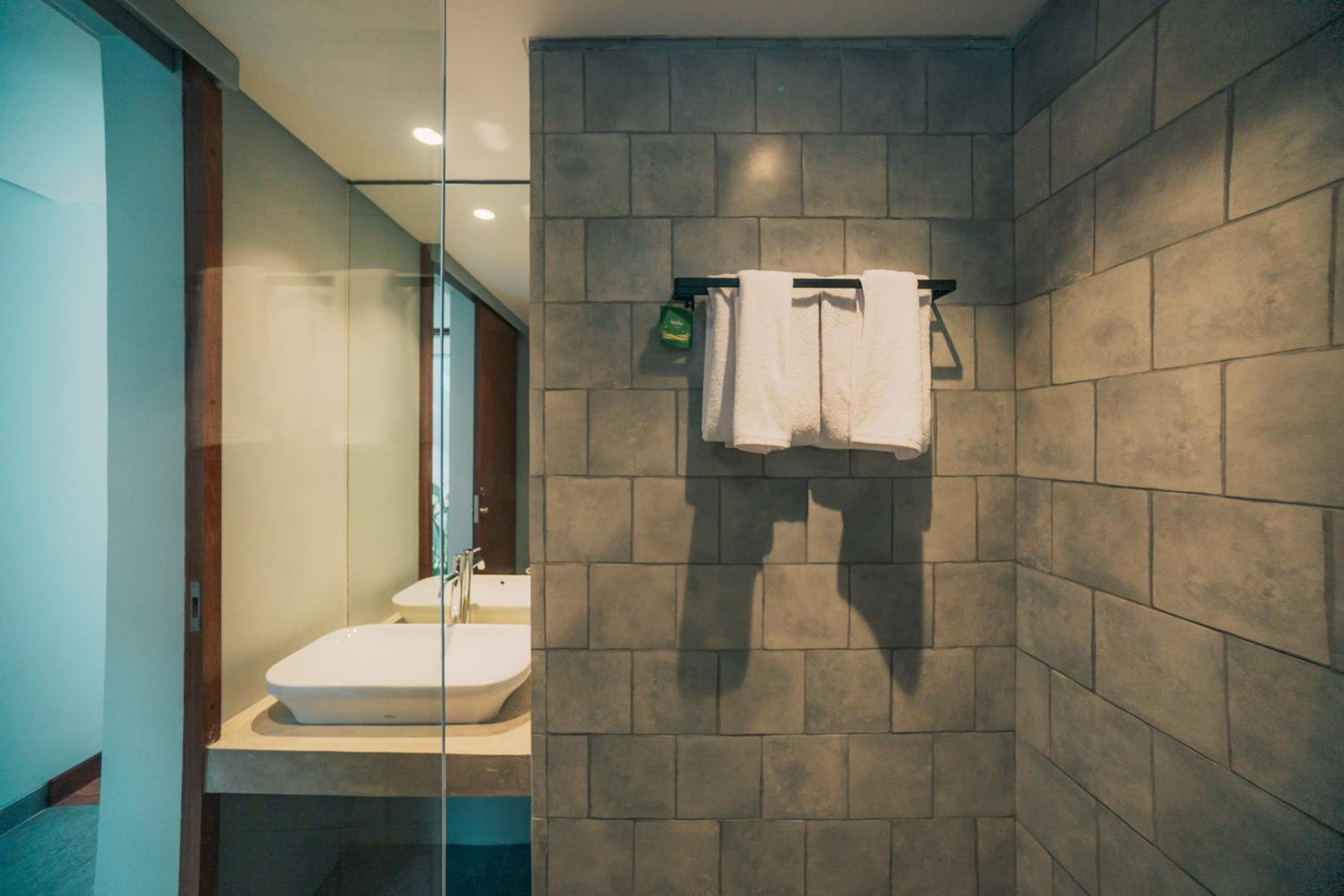 Standard Twin Room - Photo 6