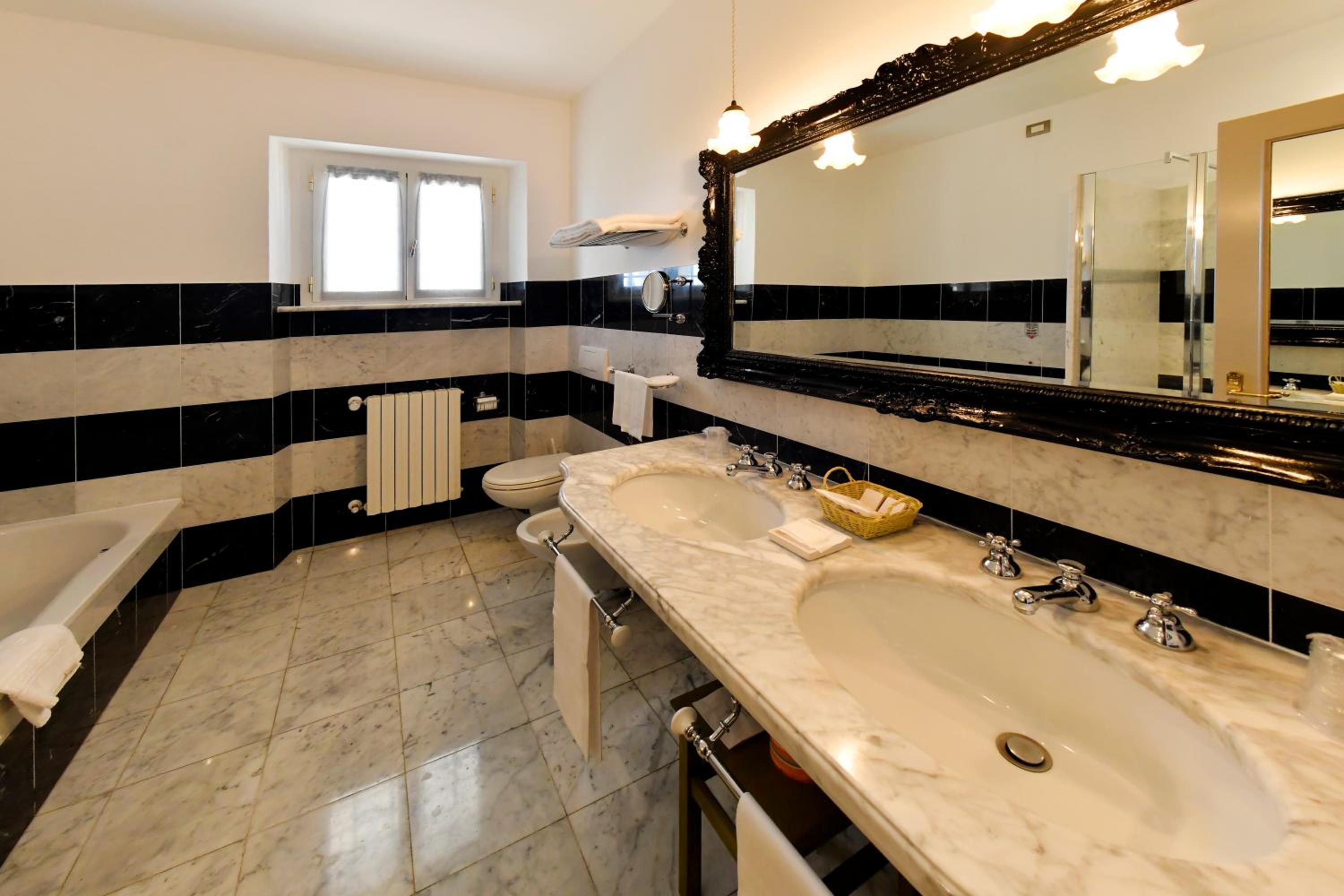 Deluxe Double Room - Photo 3