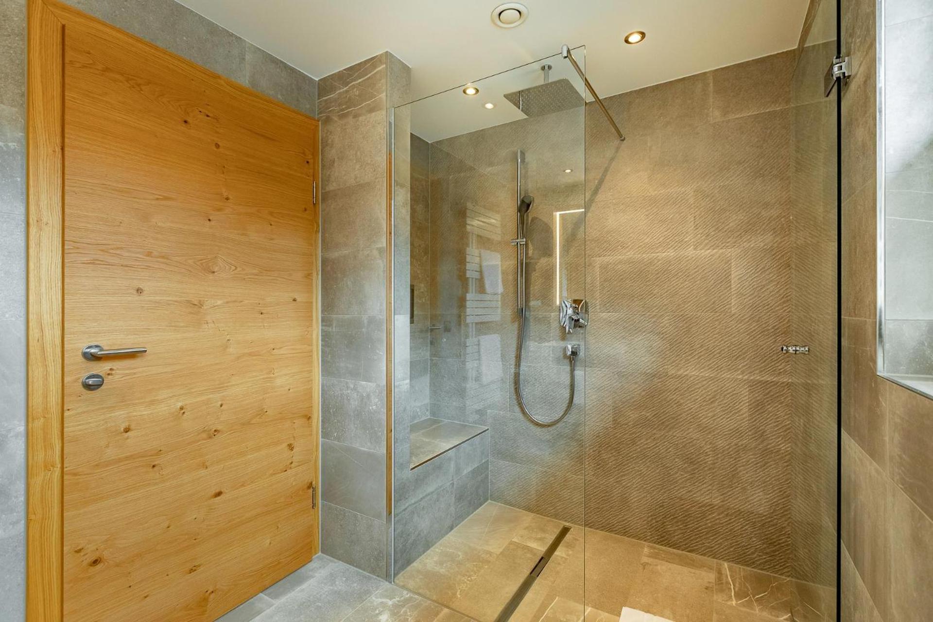 One-Bedroom Apartment with Balcony photo 2