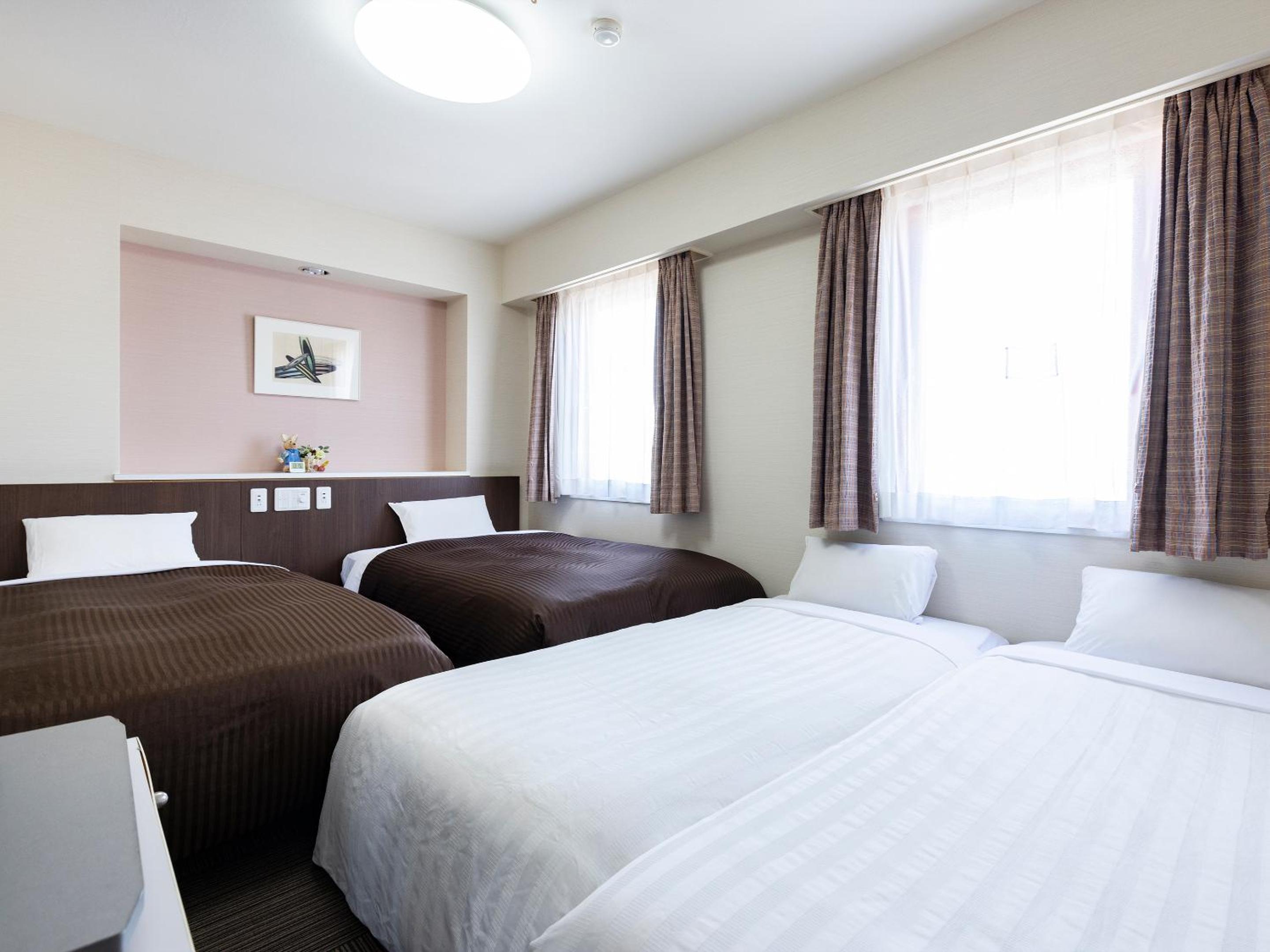 Standard Twin Room with Sofa Bed - Smoking  - Photo 1
