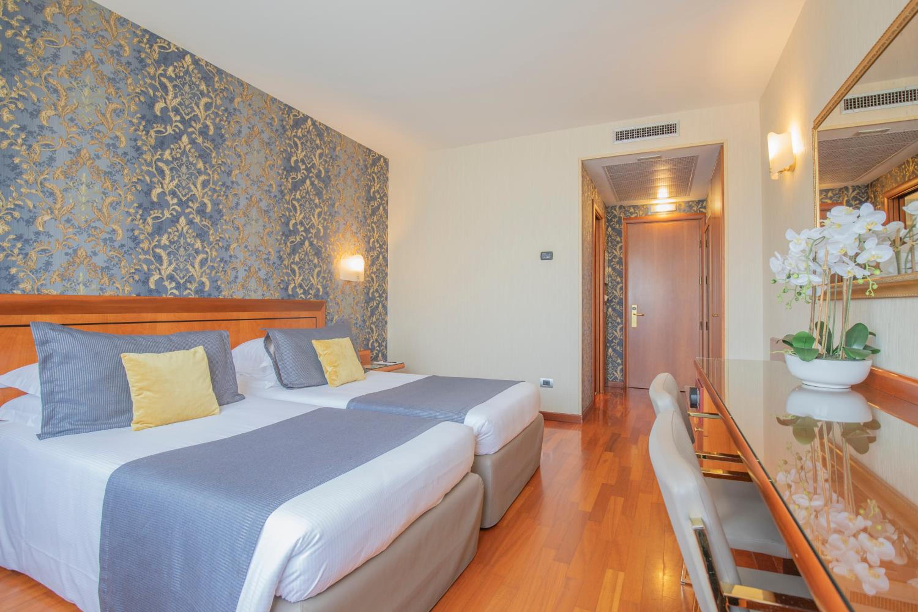 Superior Double or Twin Room - Photo 5