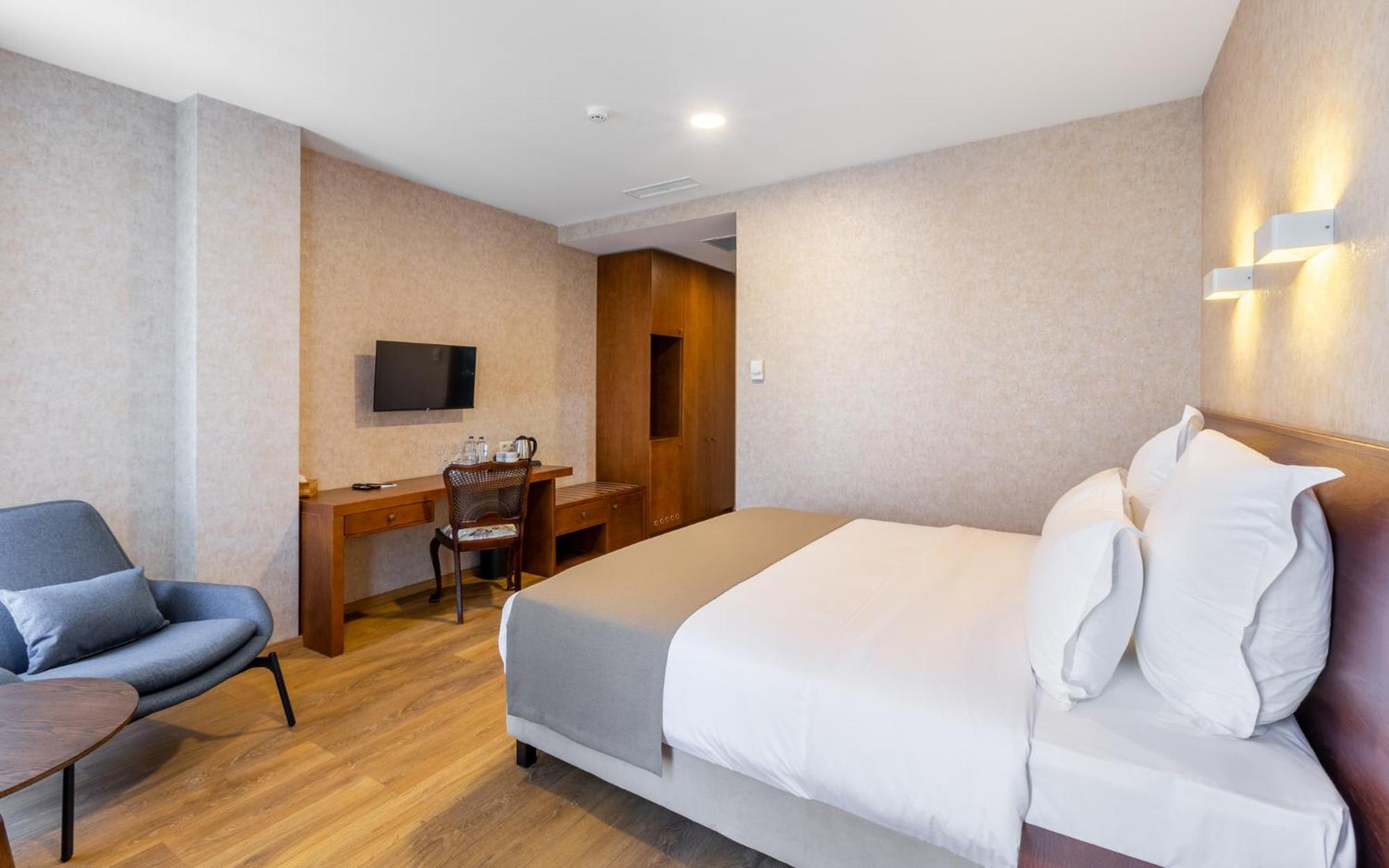 Standard King Room photo 3