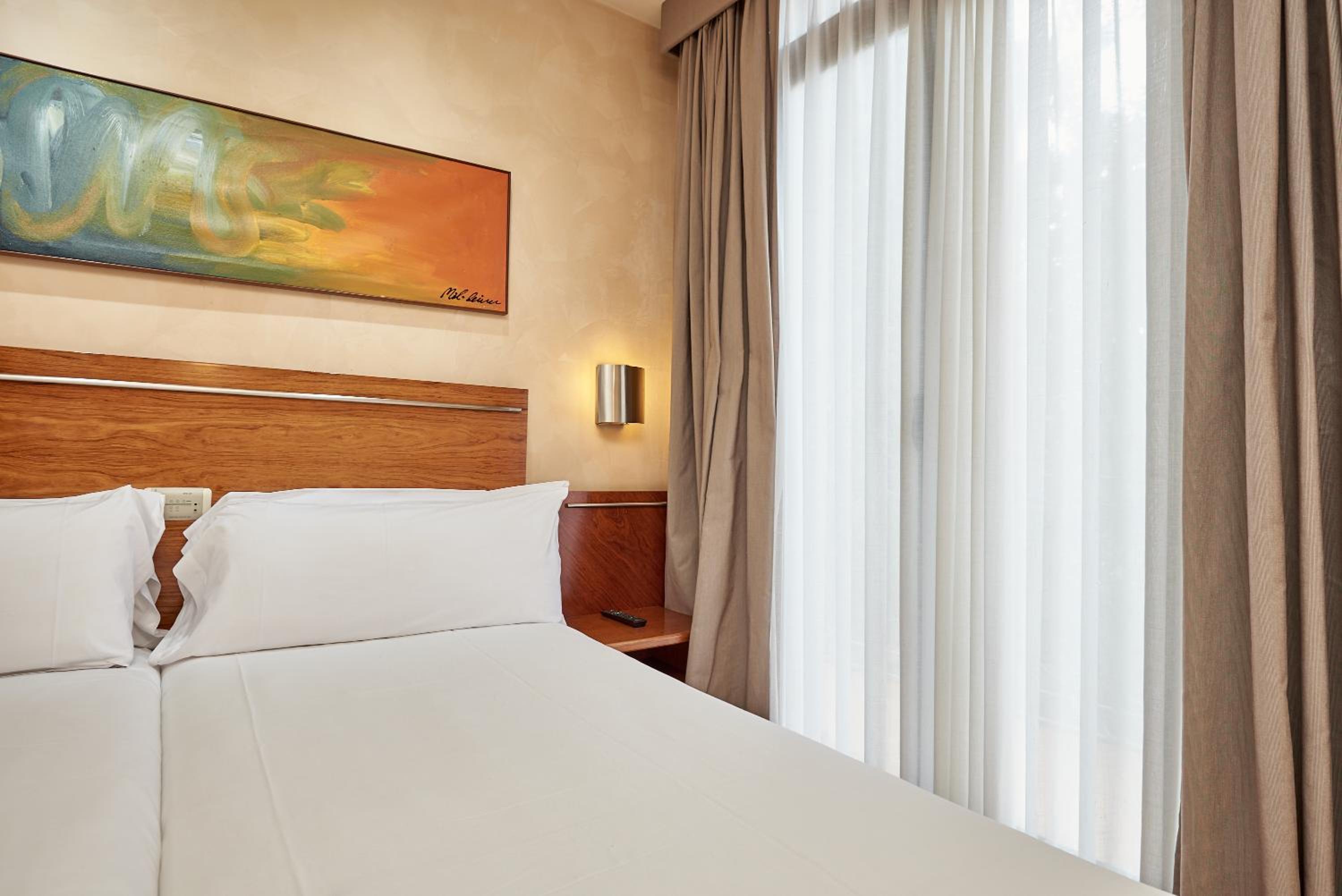 Triple Room (2 Adults + 1 Child) photo 3
