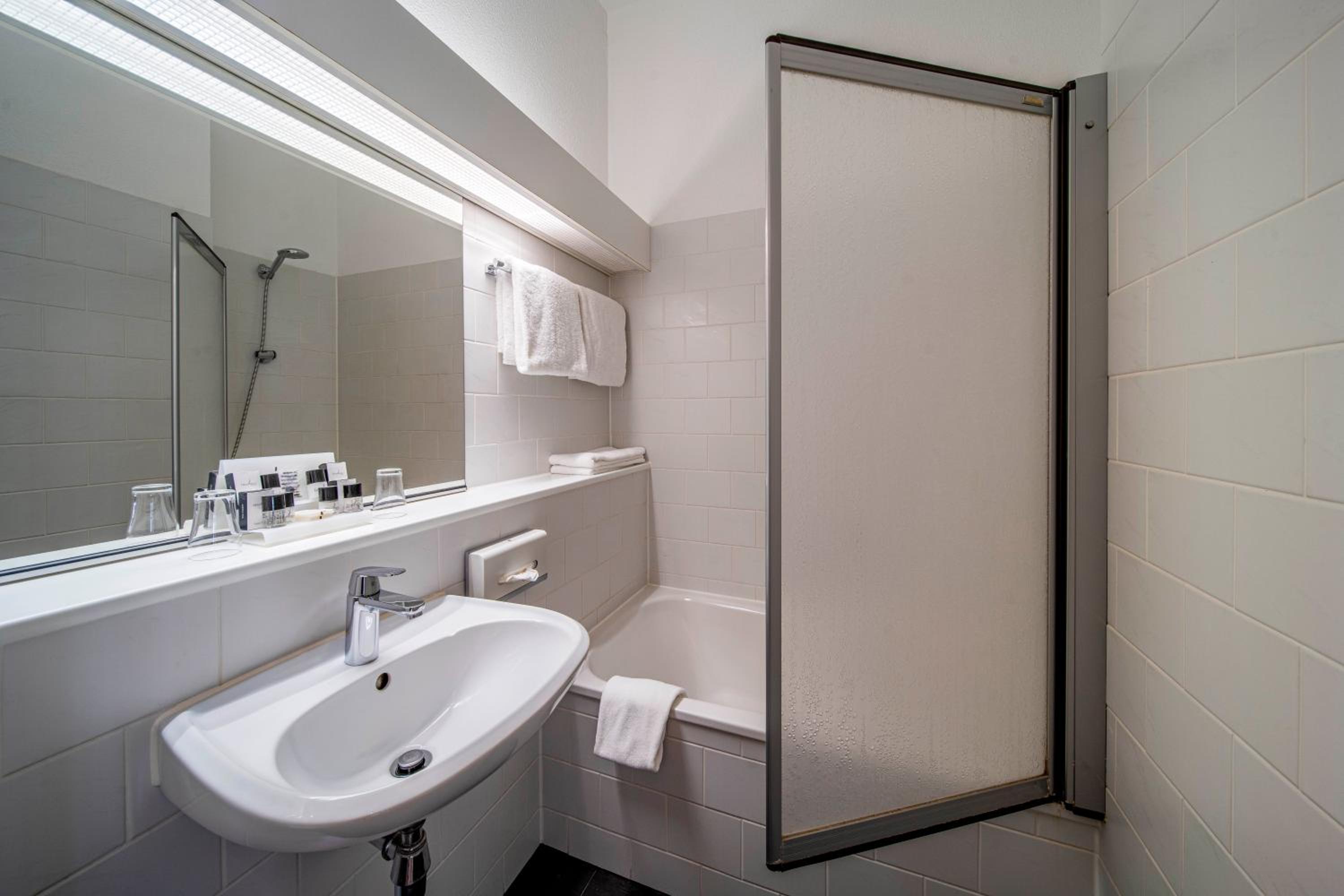 Standard Twin Room photo 2