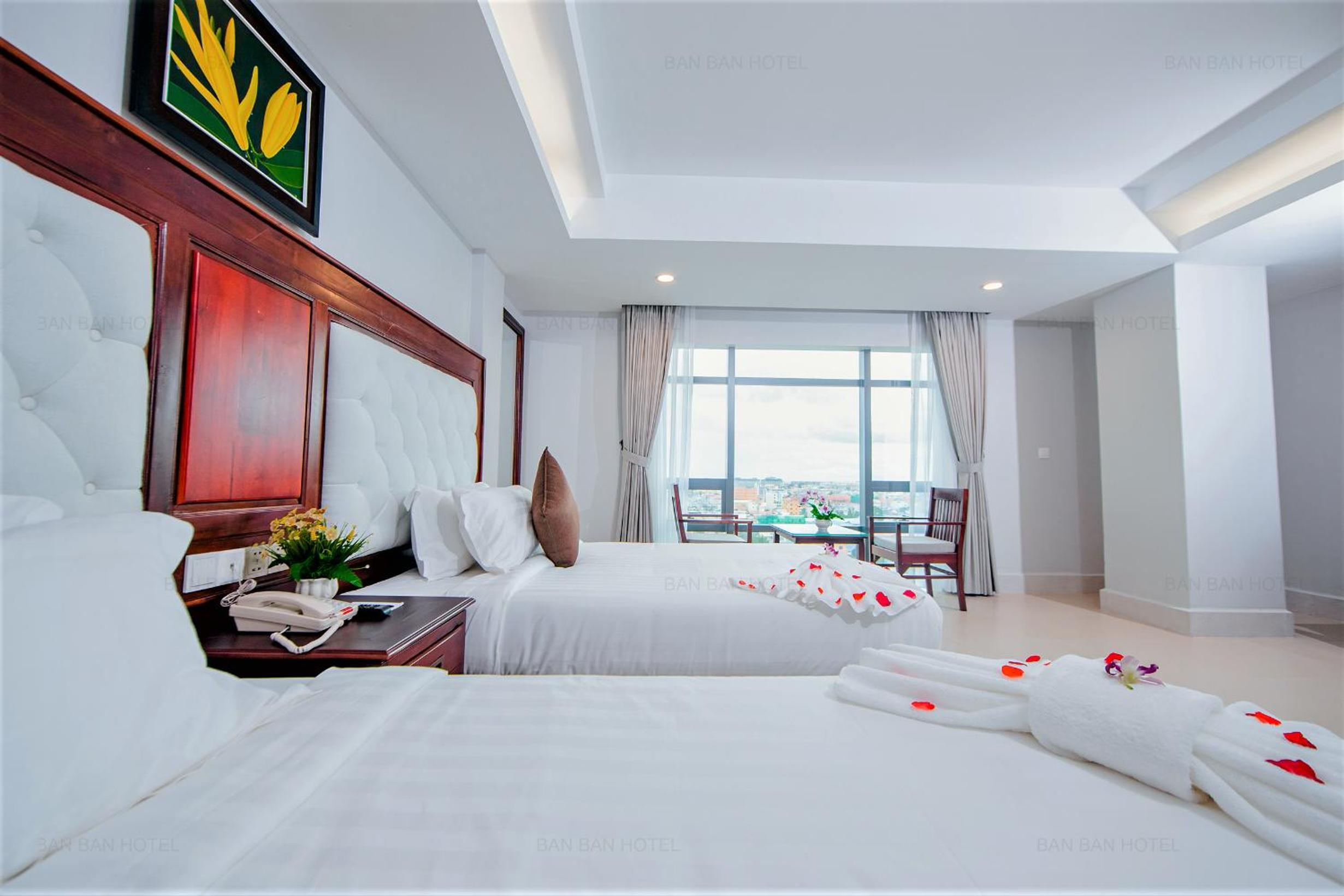 Deluxe Twin City View - Photo 10