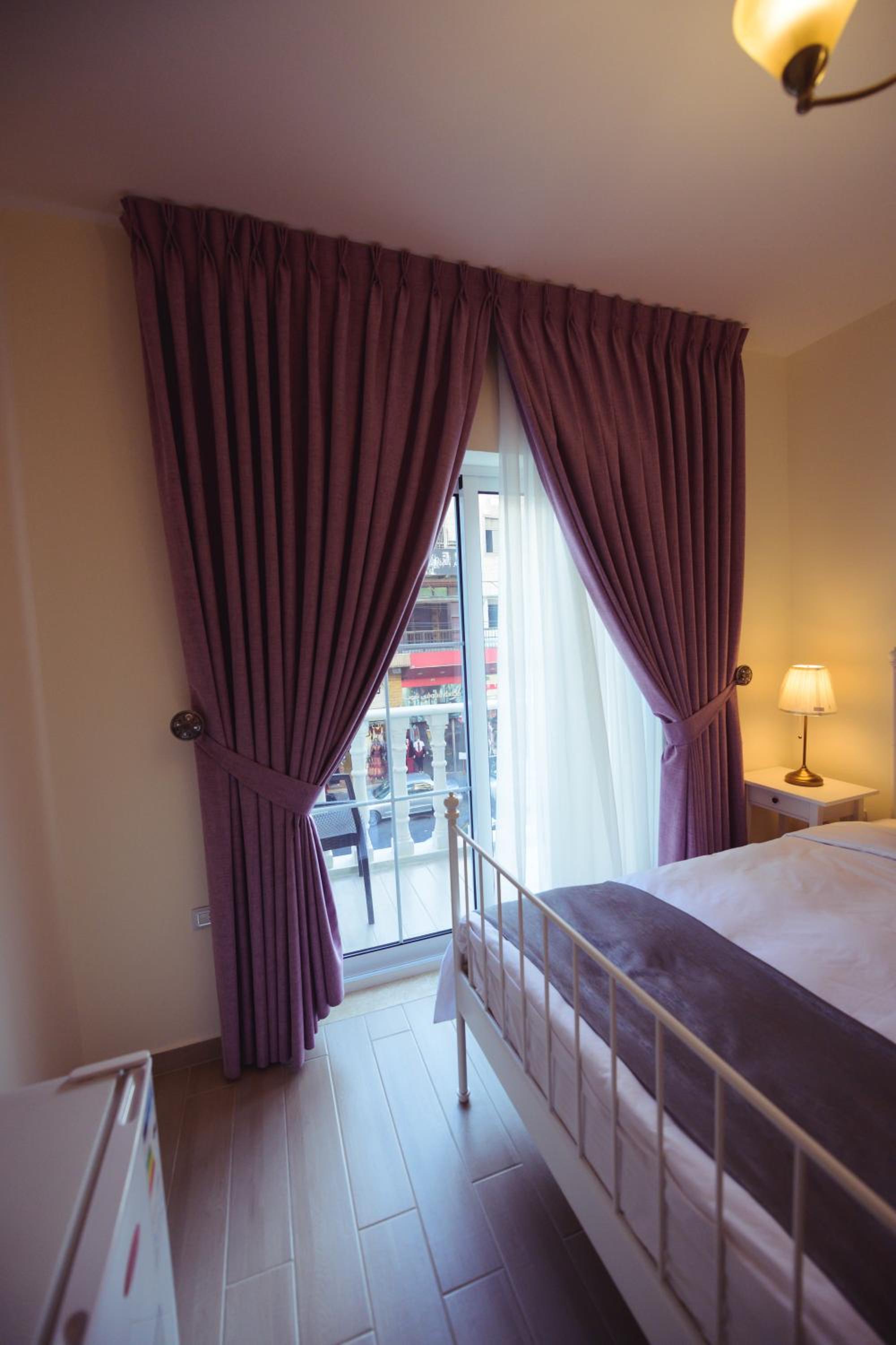 Double Room with Balcony - Photo 10