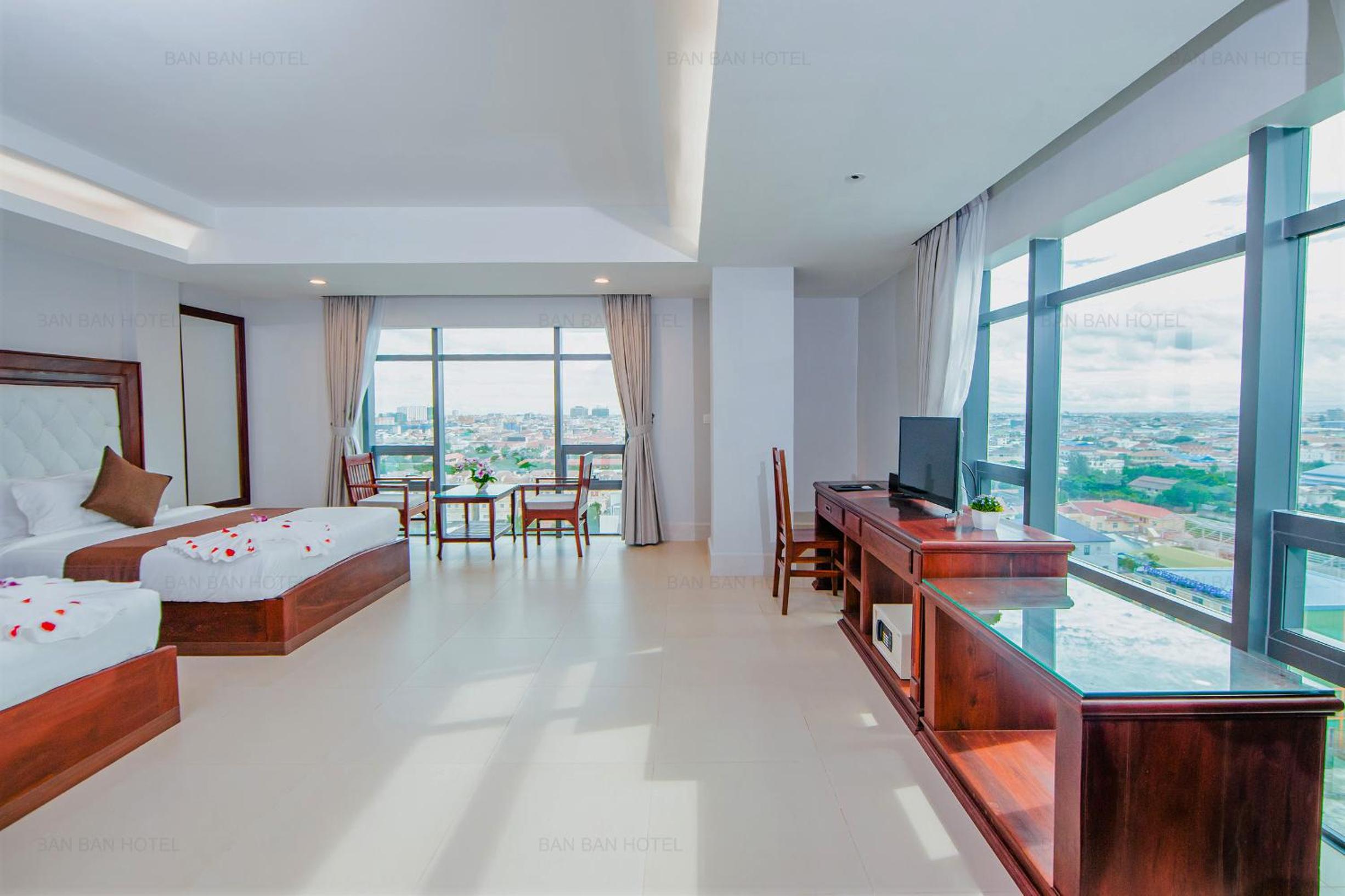 Deluxe Twin City View - Photo 9