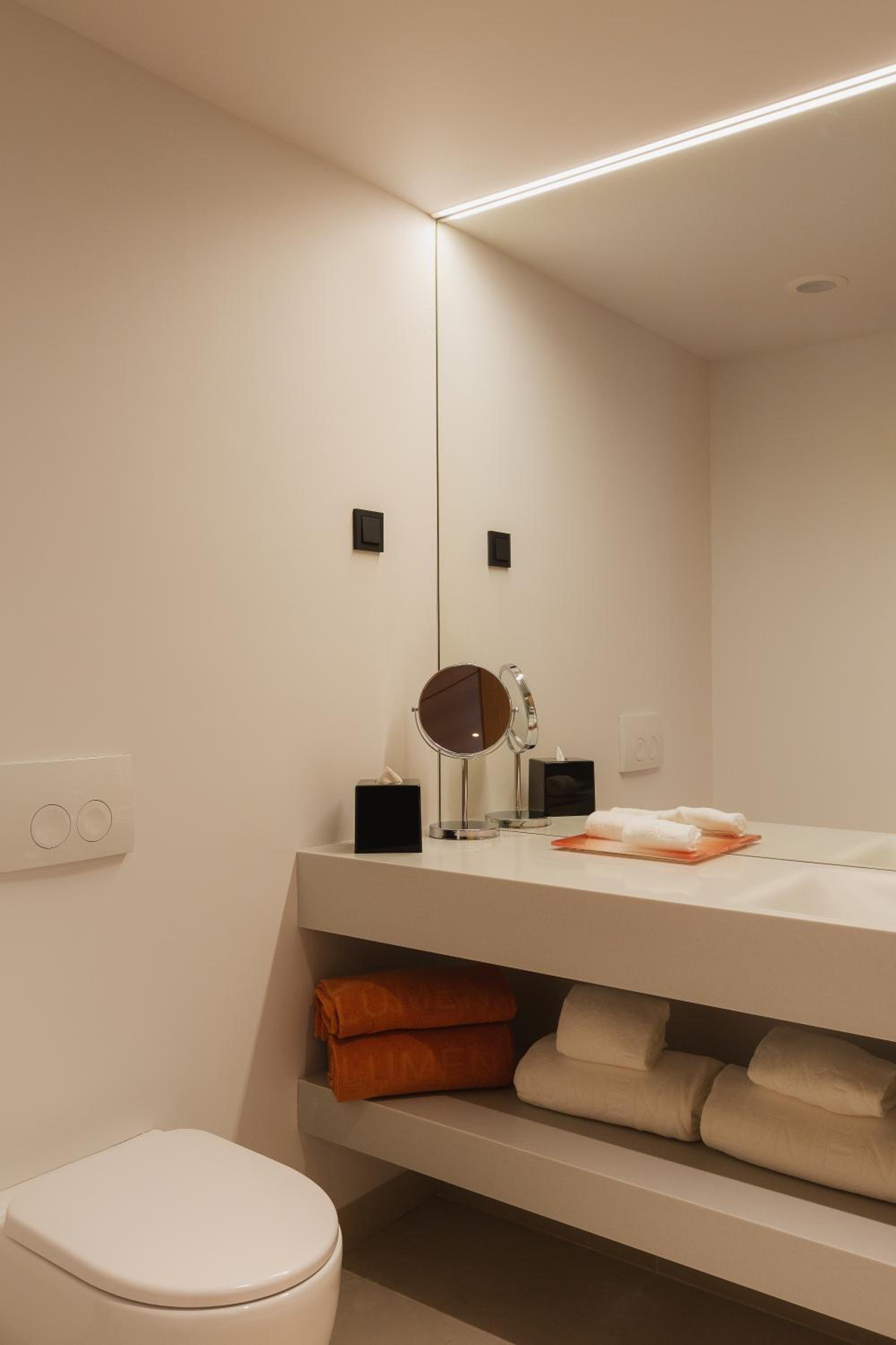 Deluxe Double Room Single Use with City View - Photo 7