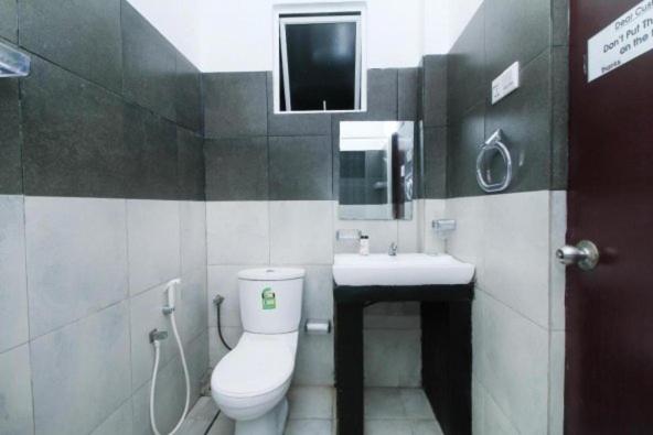 Twin Room with Bathroom photo 3