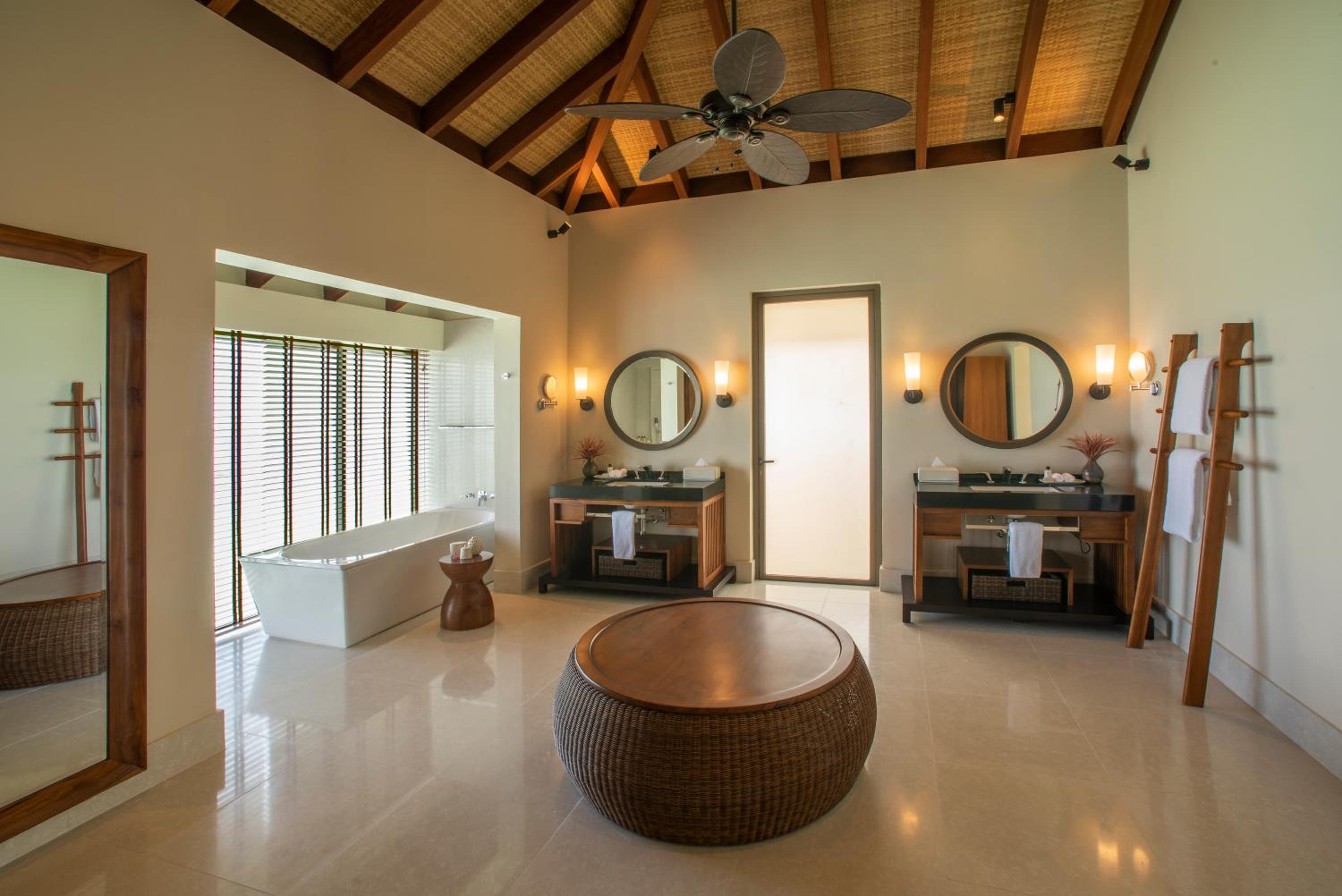 Sunrise Two Bedroom Water Pool Villa - Photo 4