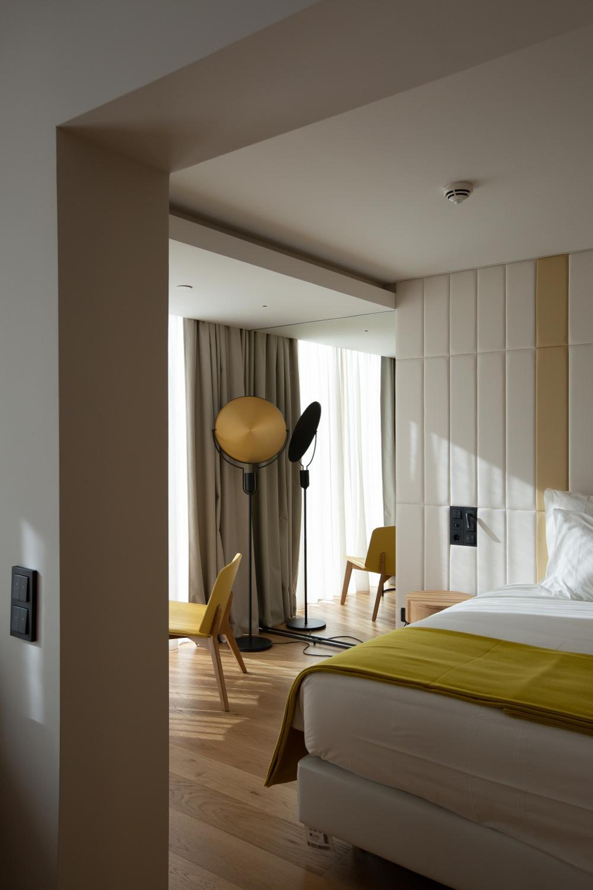 Executive Suite with City View - Photo 17