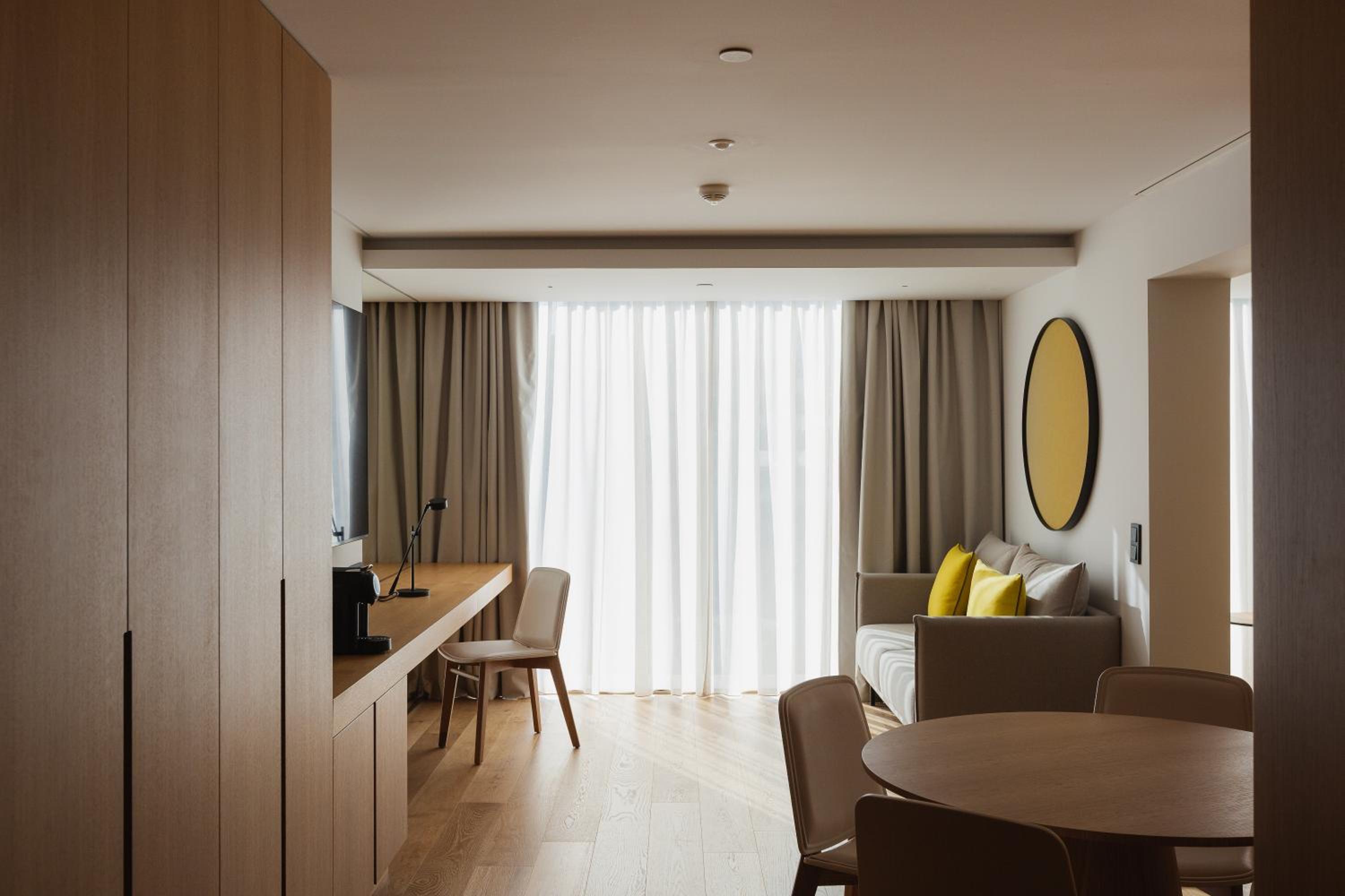Executive Suite with City View - Photo 16