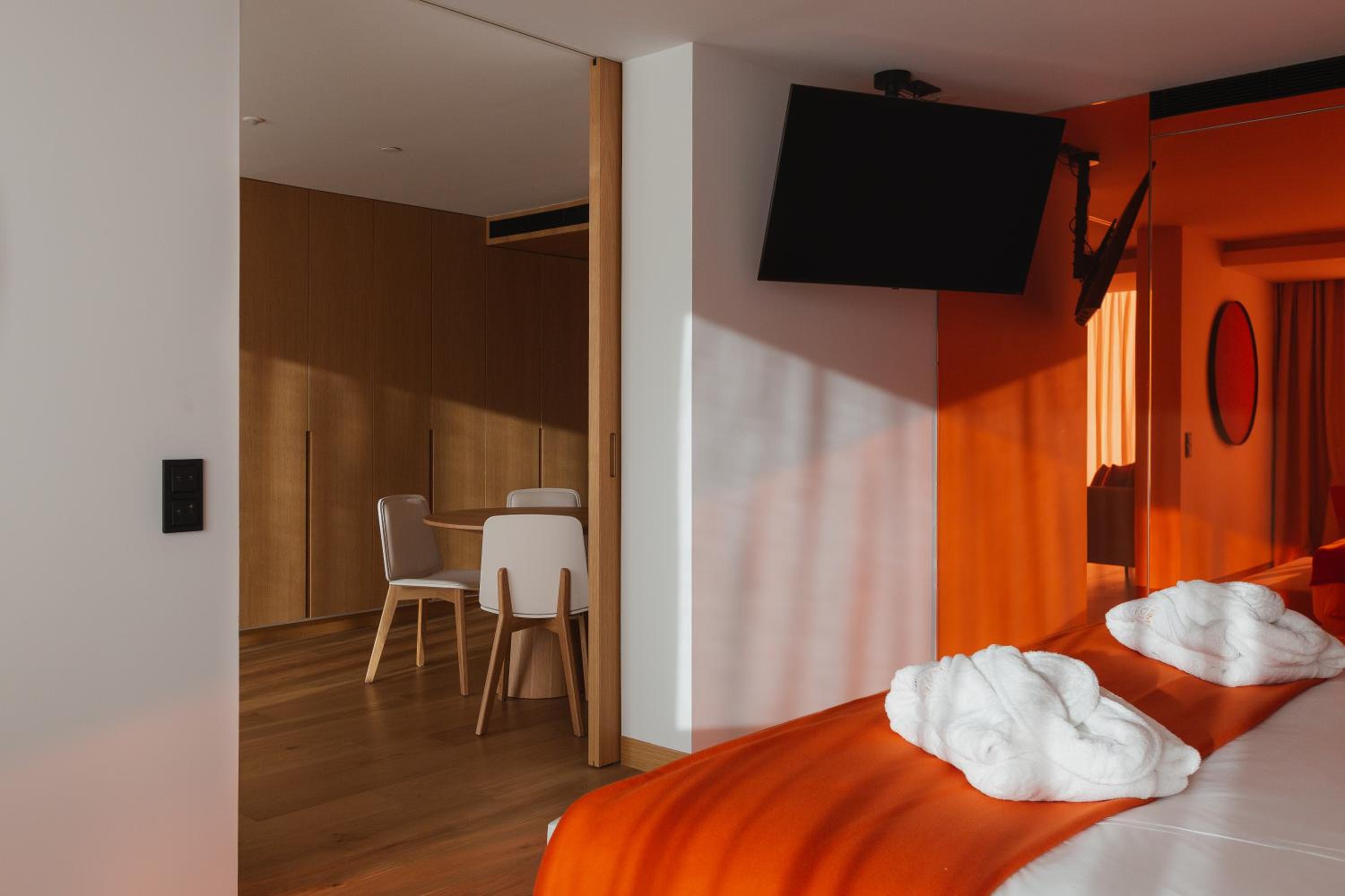 Executive Suite with City View - Photo 4