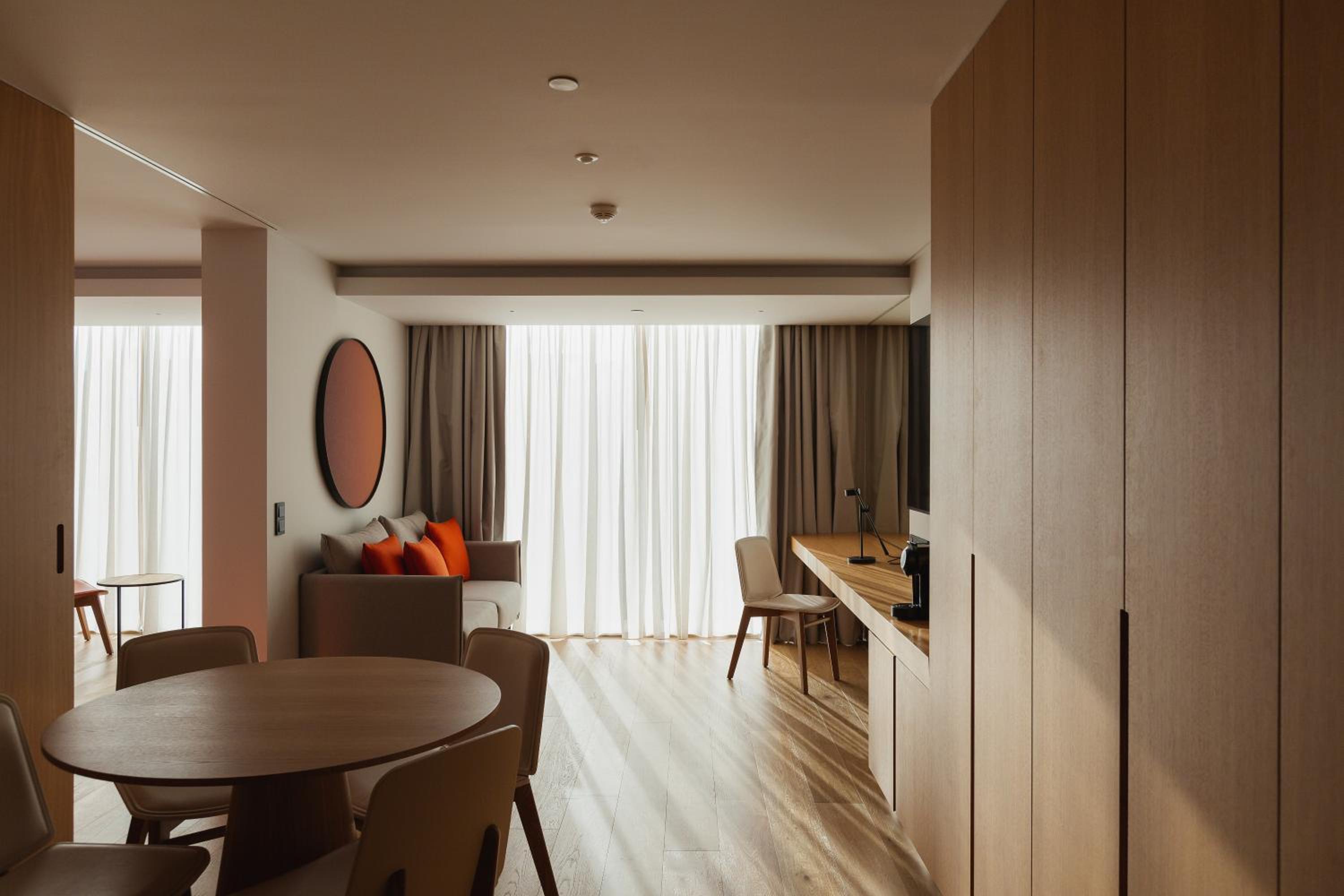 Executive Suite with City View - Photo 21