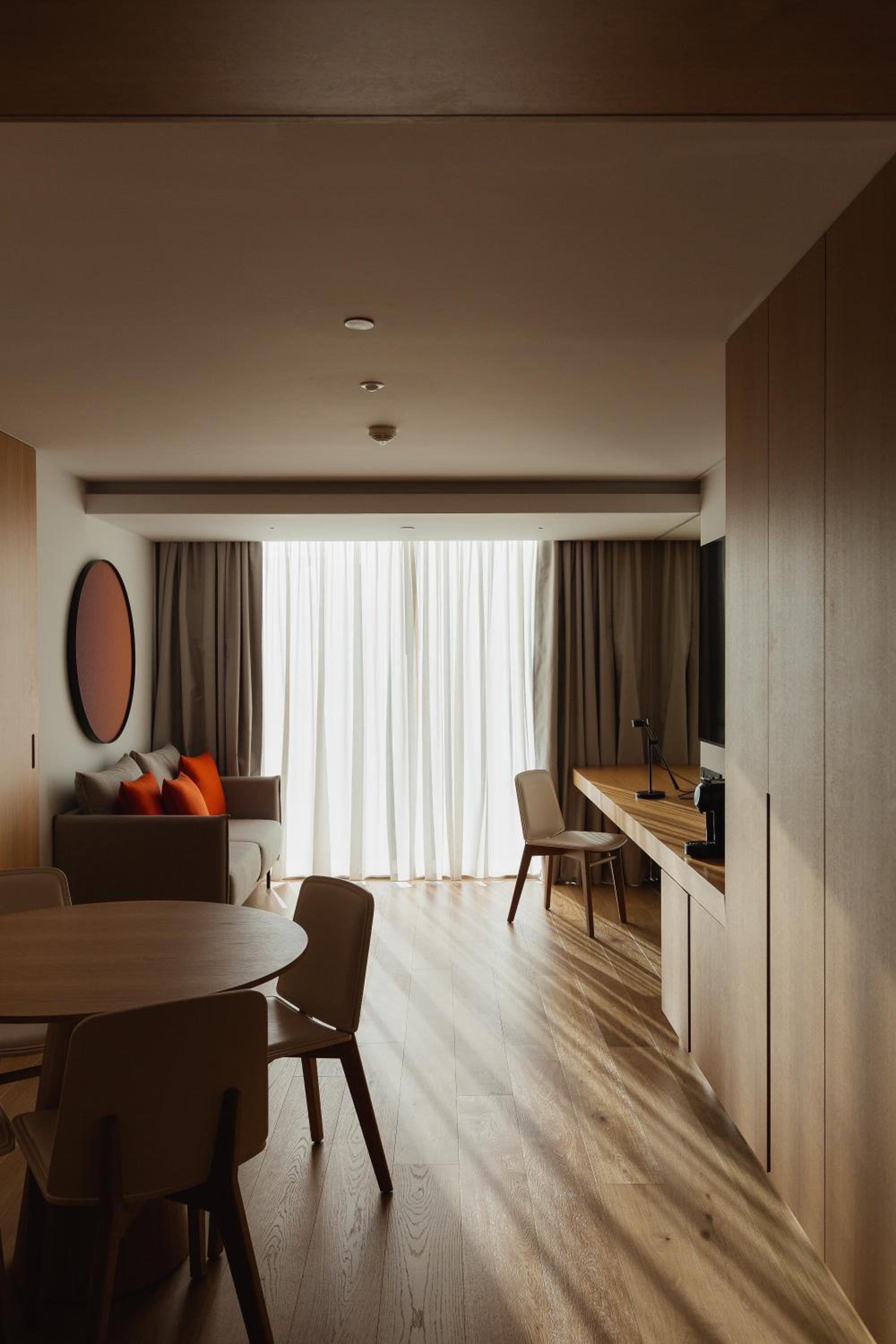 Executive Suite with City View - Photo 18