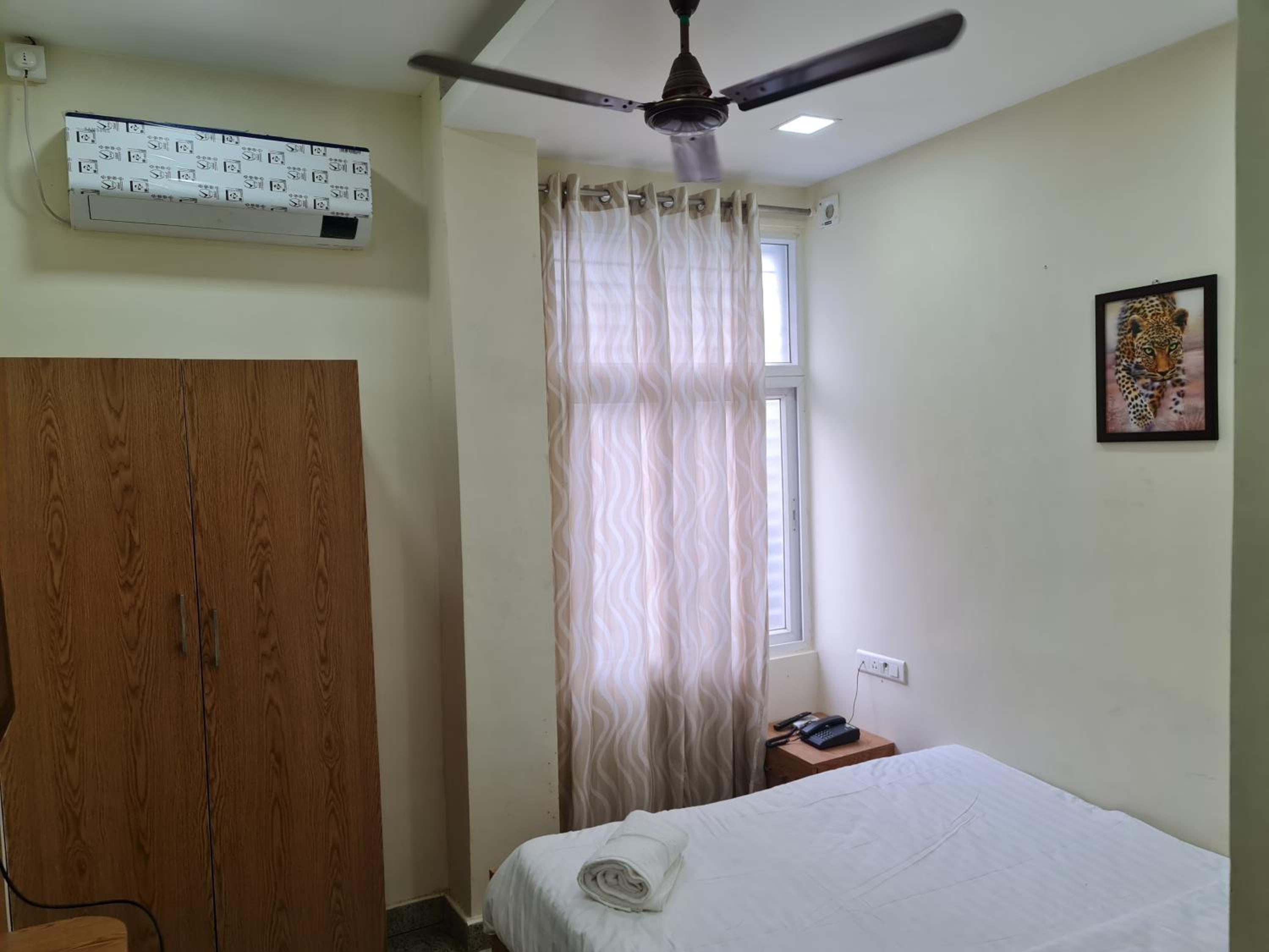 Standard Double Room - Photo 7