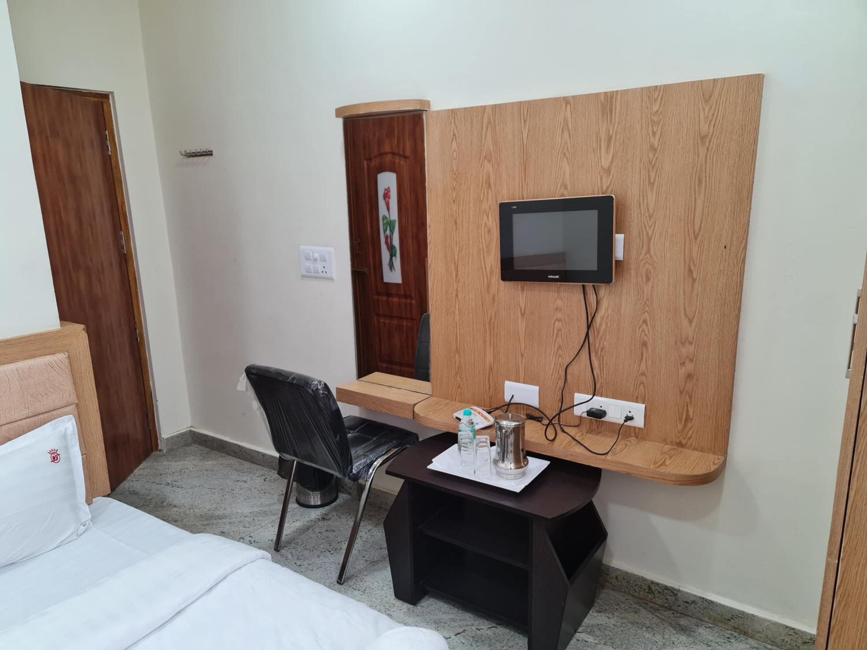 Standard Double Room - Photo 8