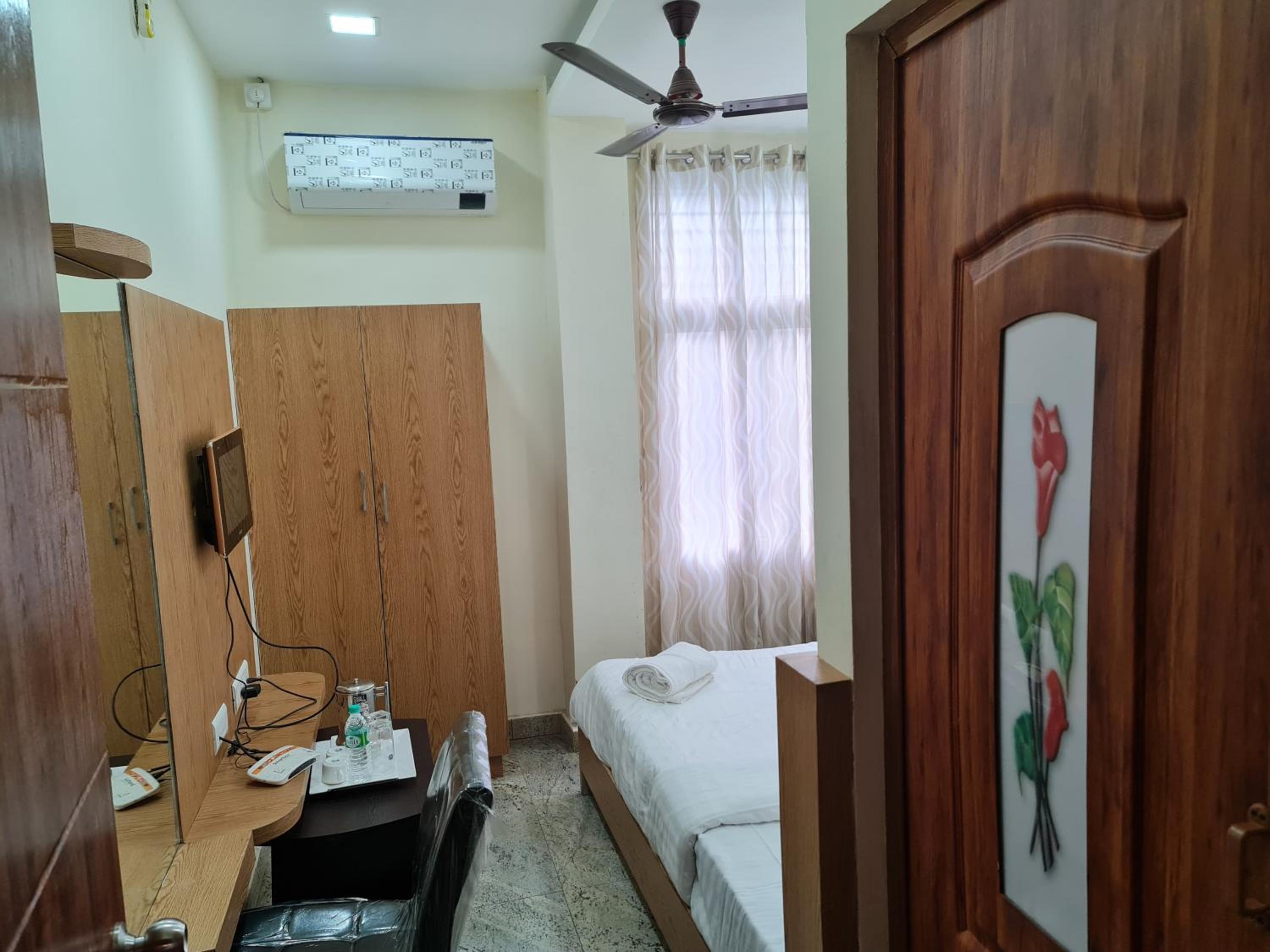 Standard Double Room - Photo 15