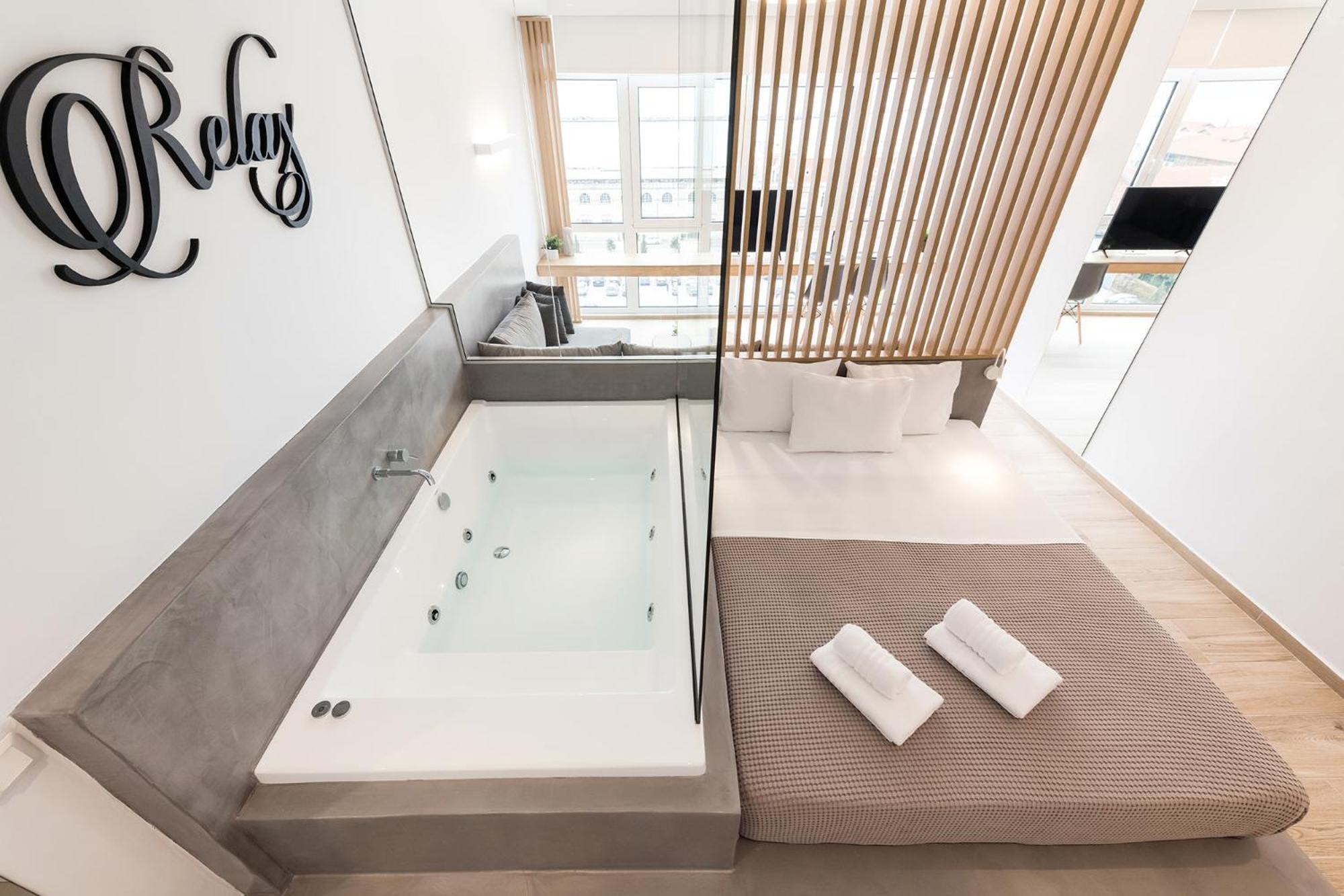 Junior Suite with Sea View - Photo 18