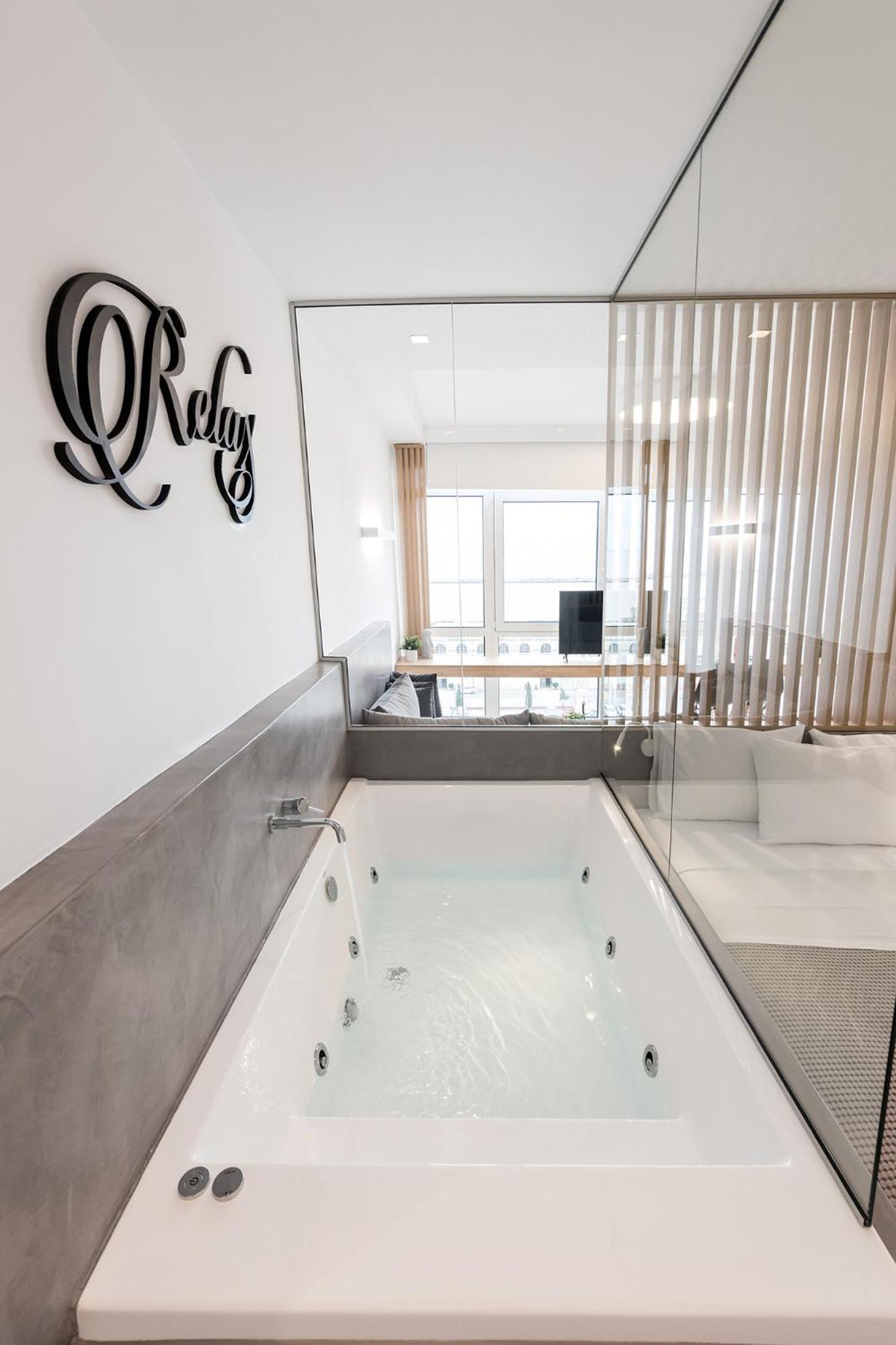 Junior Suite with Sea View - Photo 2