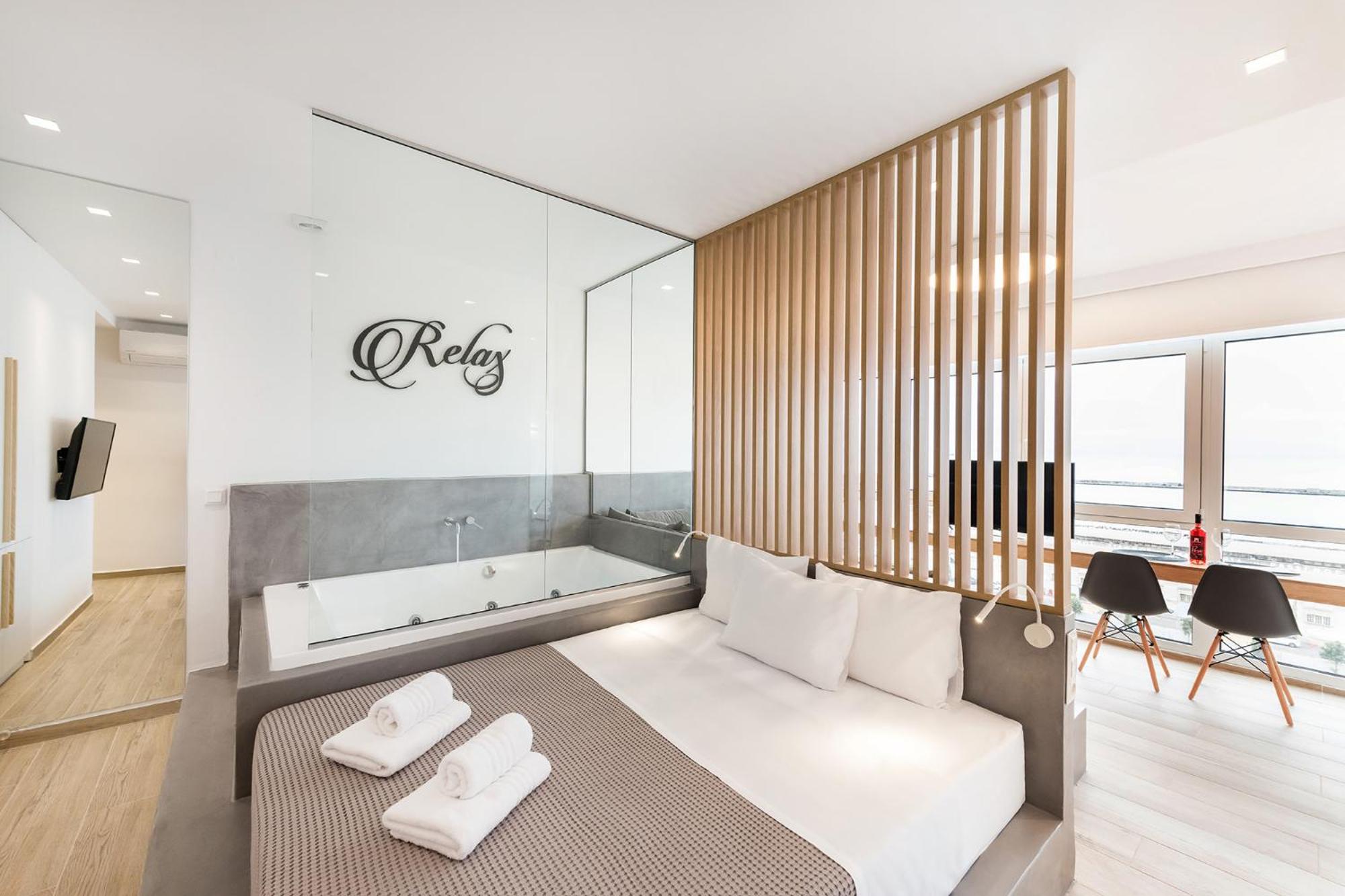Junior Suite with Sea View - Photo 15