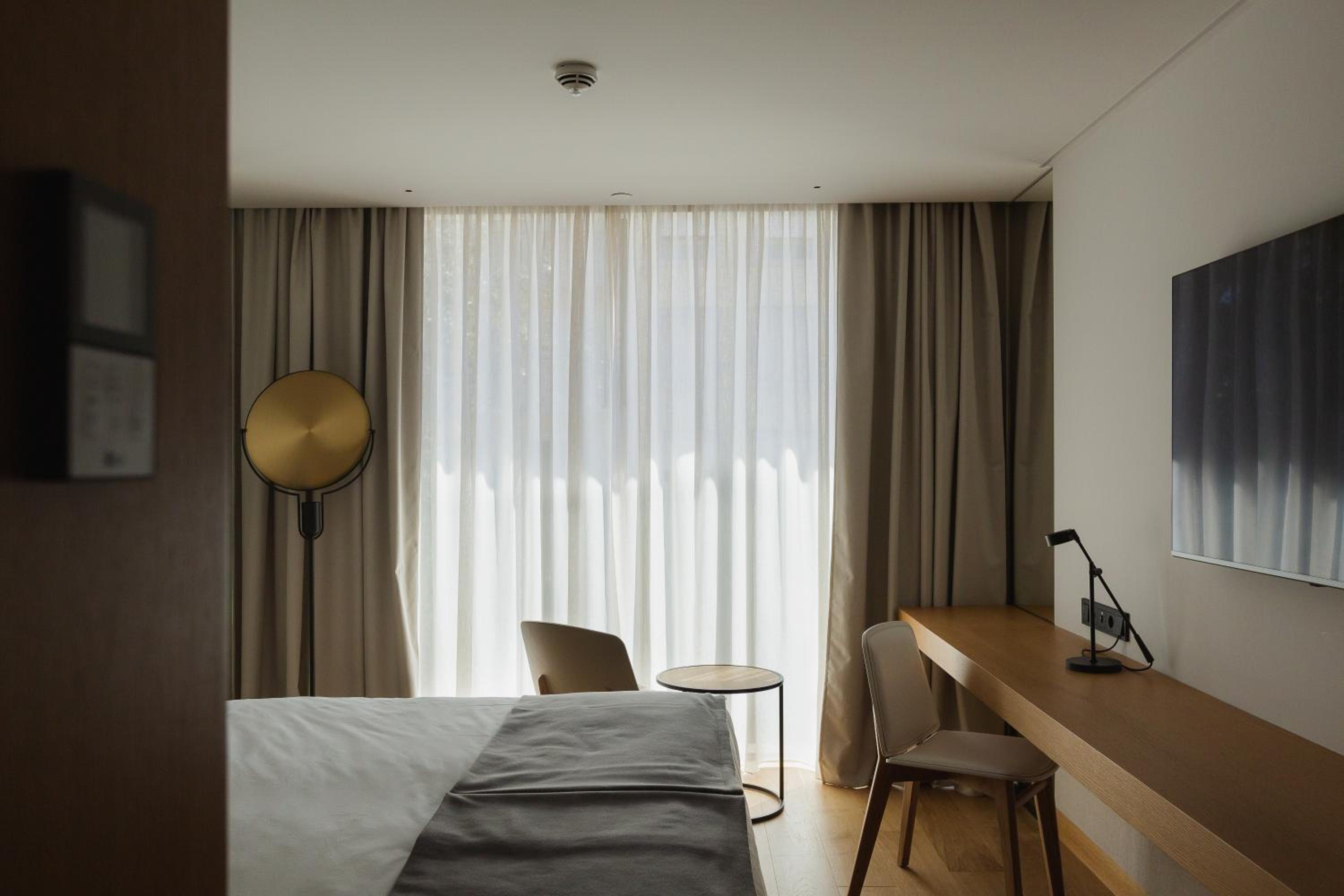 Deluxe Double Room with Show View - Photo 1