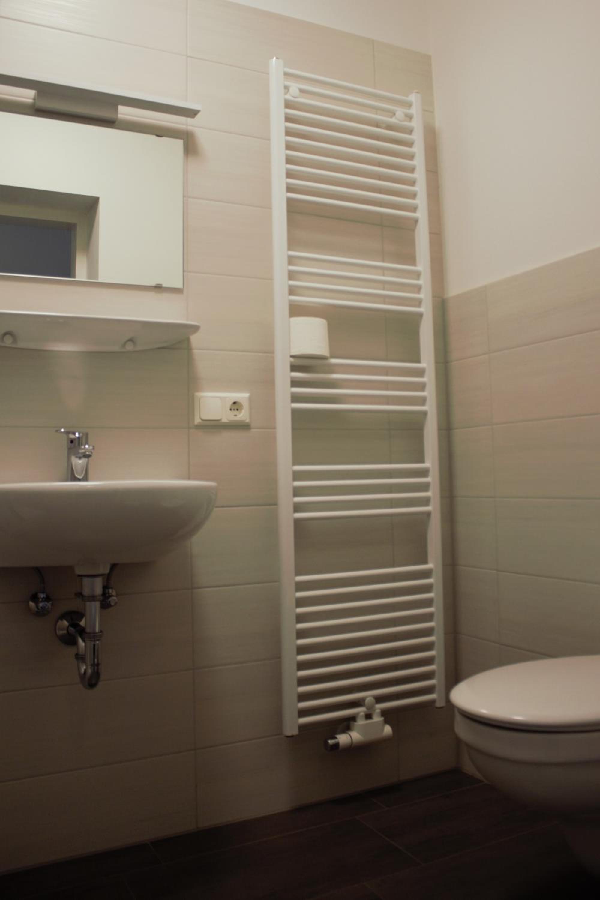 Double Room with Private Bathroom - Photo 3