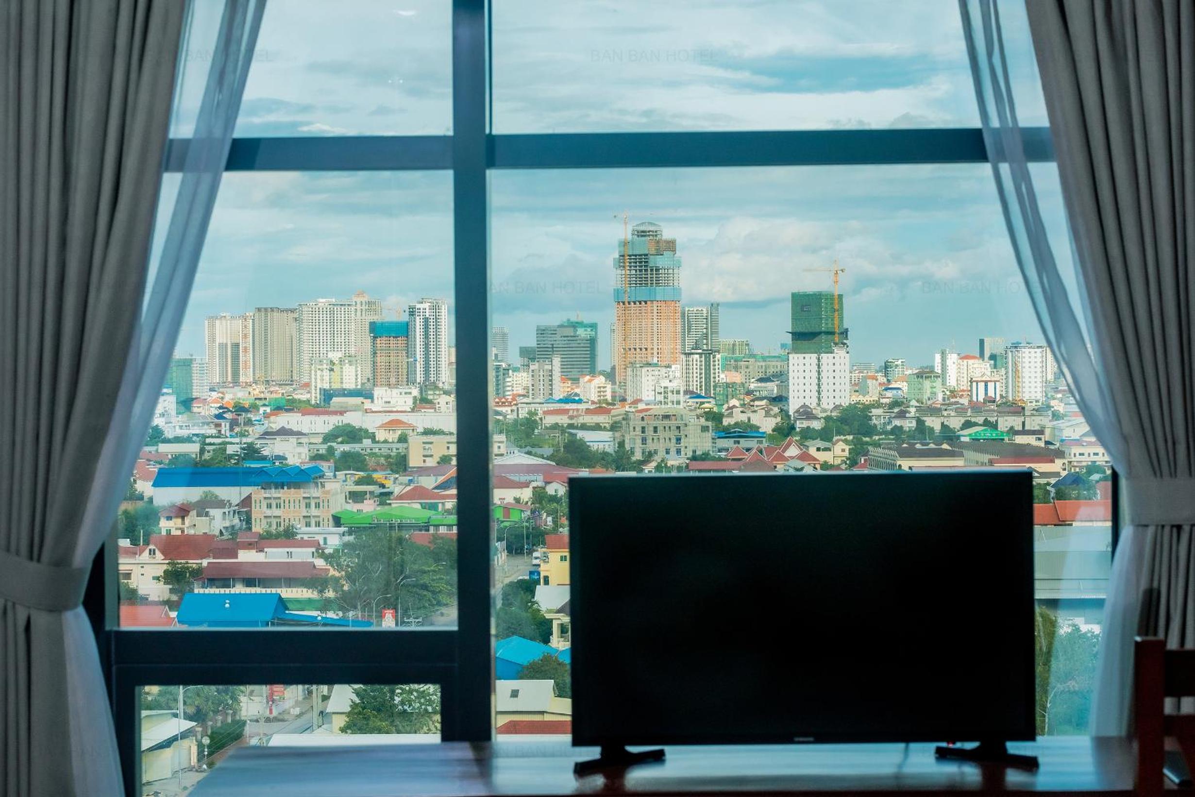 Deluxe Twin City View - Photo 4
