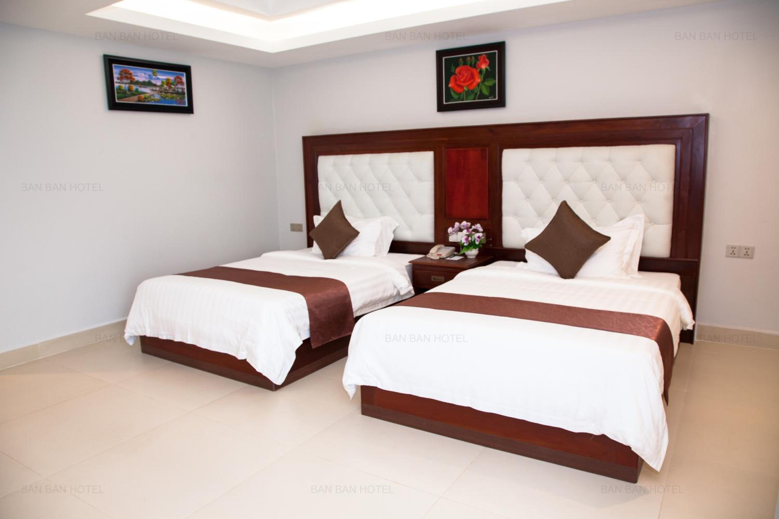 City View Twin Room - Photo 7