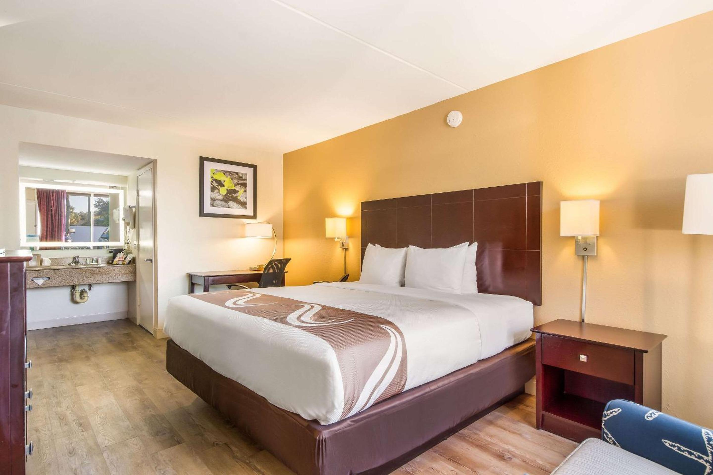 Non-Smoking - King Room - Photo 4