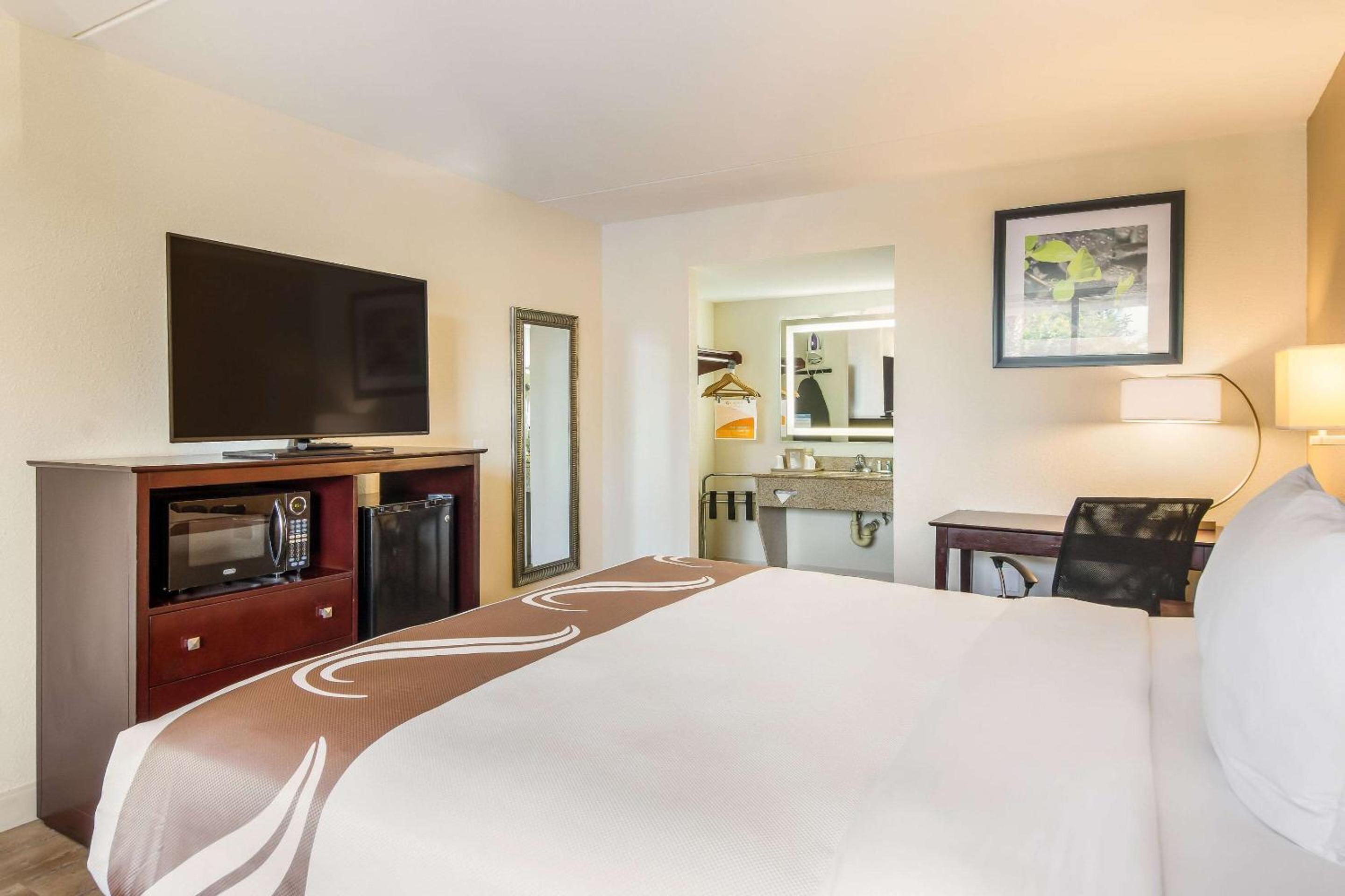 Non-Smoking - King Room - Photo 3